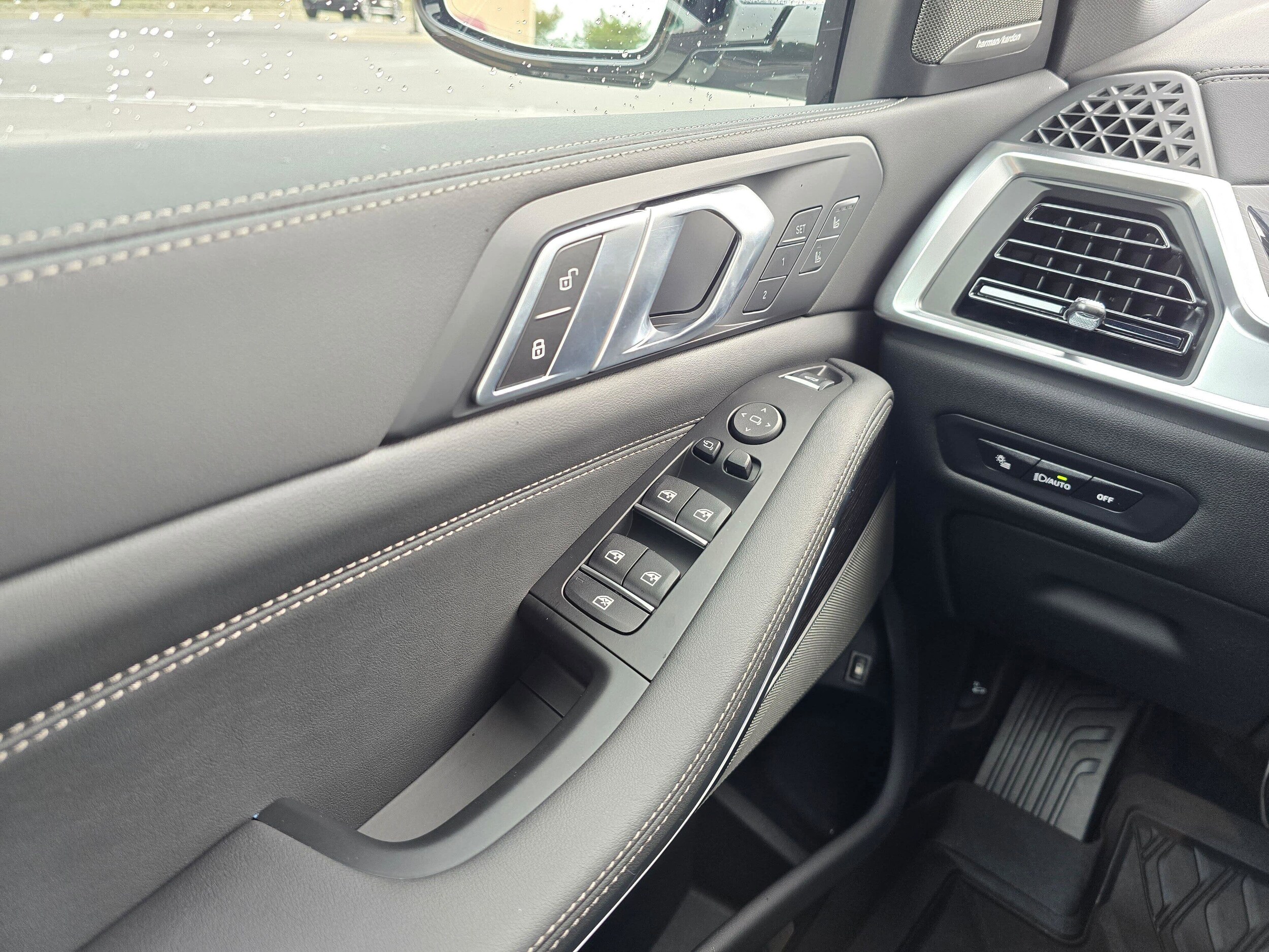 Used 2026 Mineral White Metallic BMW xDrive50e image 29