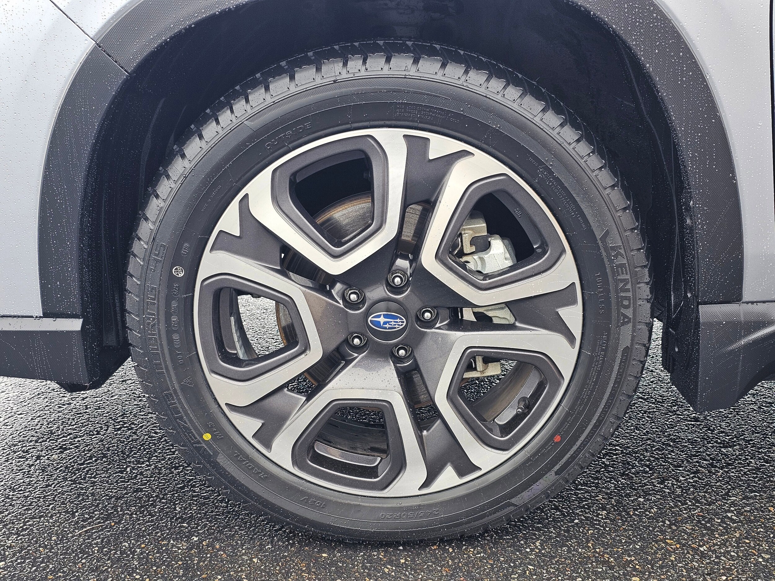 Used 2023 Ice Silver Metallic Subaru Limited image 33