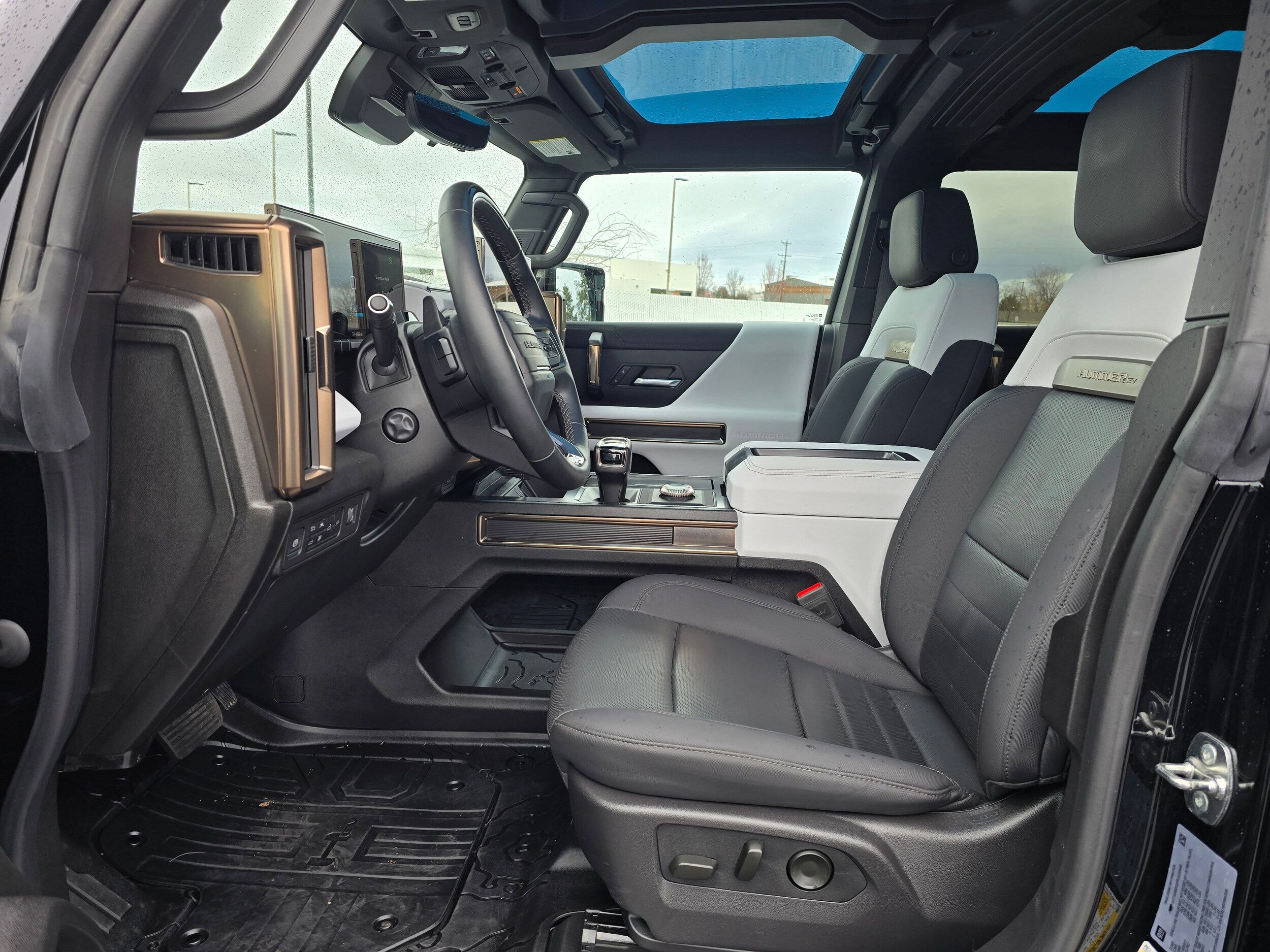 Used 2024 Void Black GMC 2X image 41