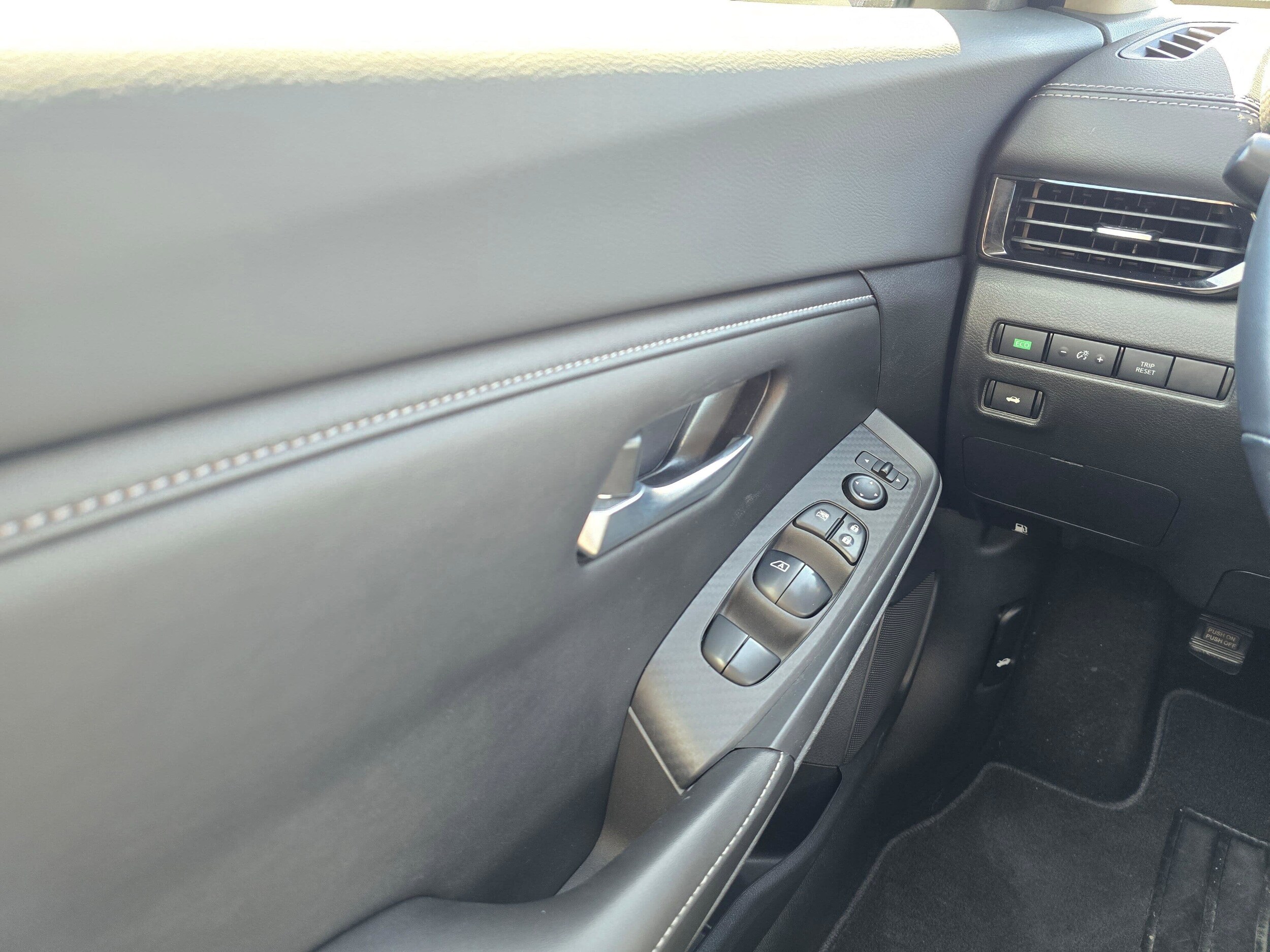 Used 2021 Scarlet Ember Tintcoat Nissan SV image 28