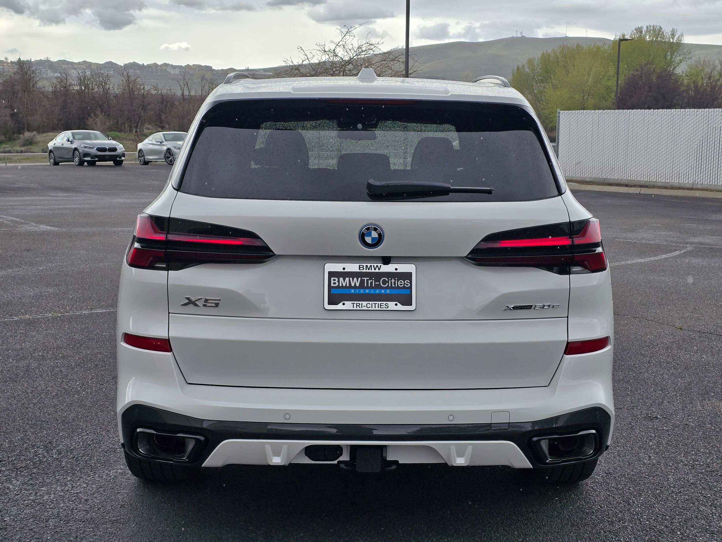 Used 2026 Mineral White Metallic BMW xDrive50e image 37