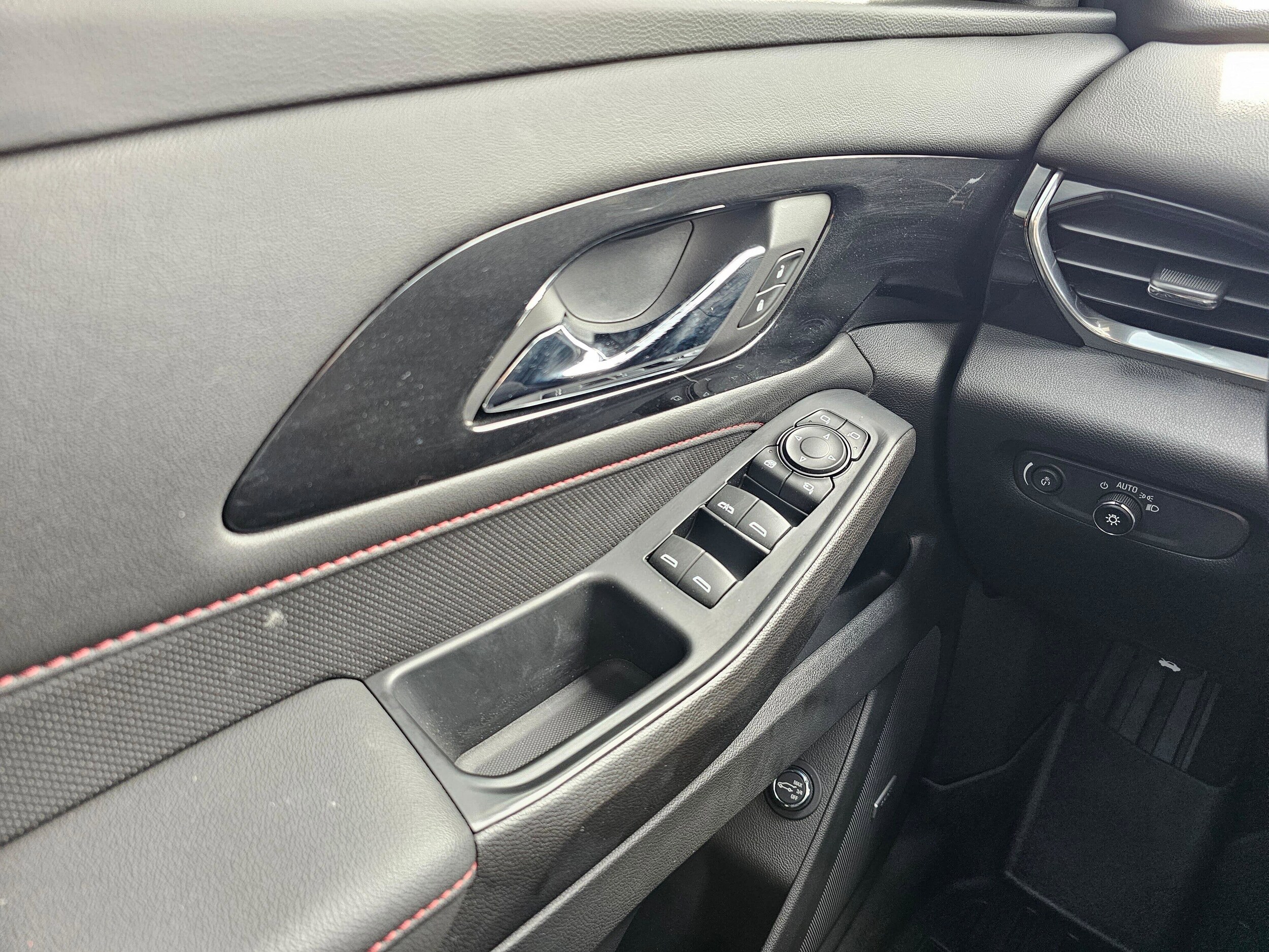 Used 2023 Iridescent Pearl Tricoat Chevrolet RS image 29