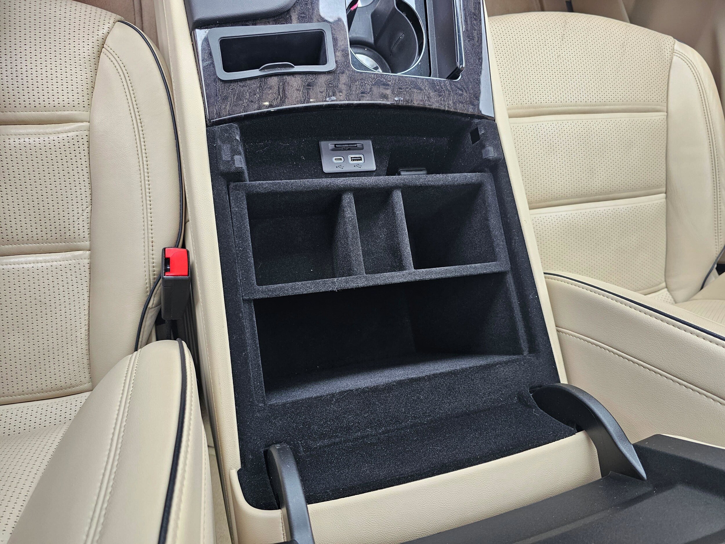 Used 2023 Crystal White Tricoat Cadillac 4WD Premium Luxury image 25