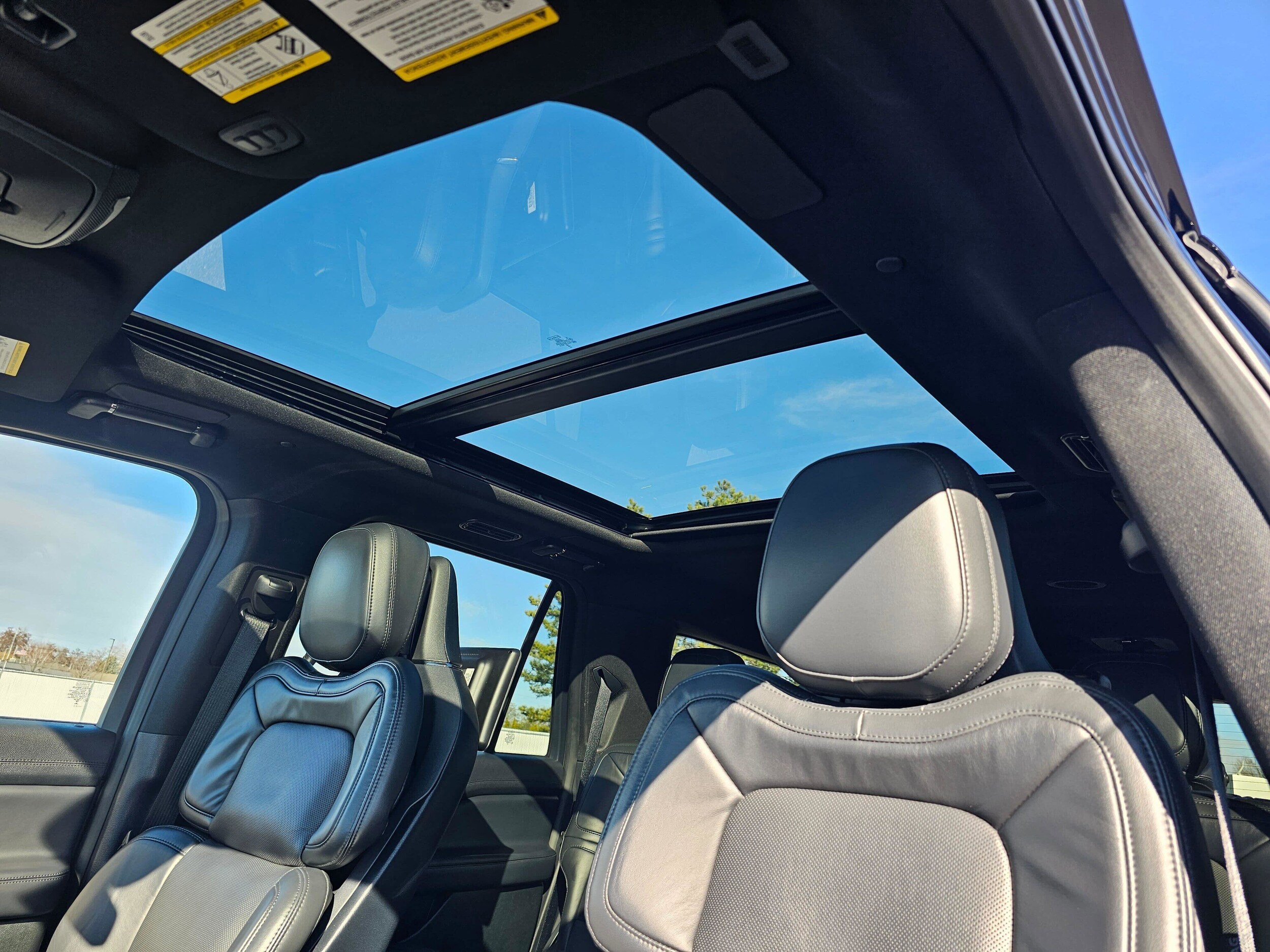 Used 2024 Infinite Black Metallic Clearcoat Lincoln Reserve image 27