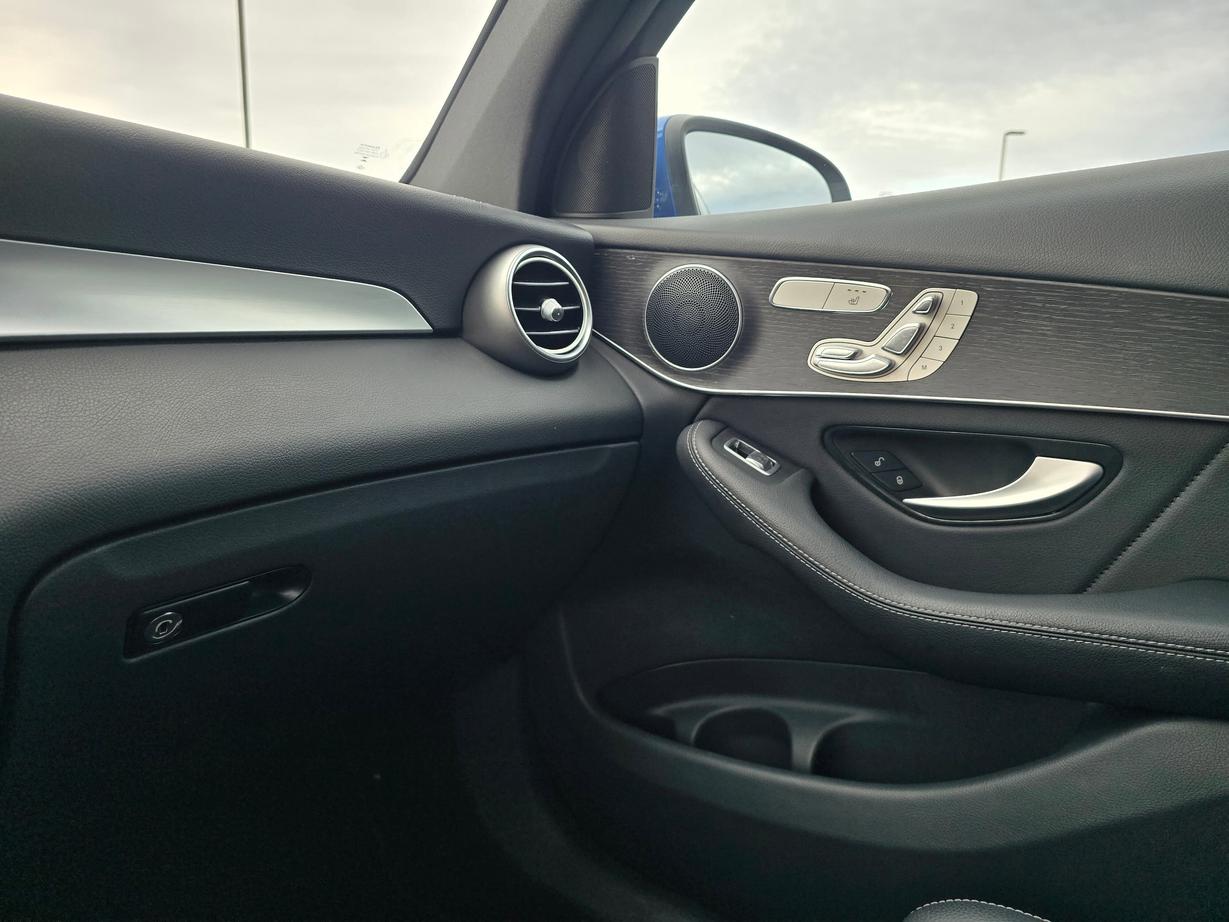 Used 2022 Starling Blue Metallic Mercedes-Benz GLC 300 image 58