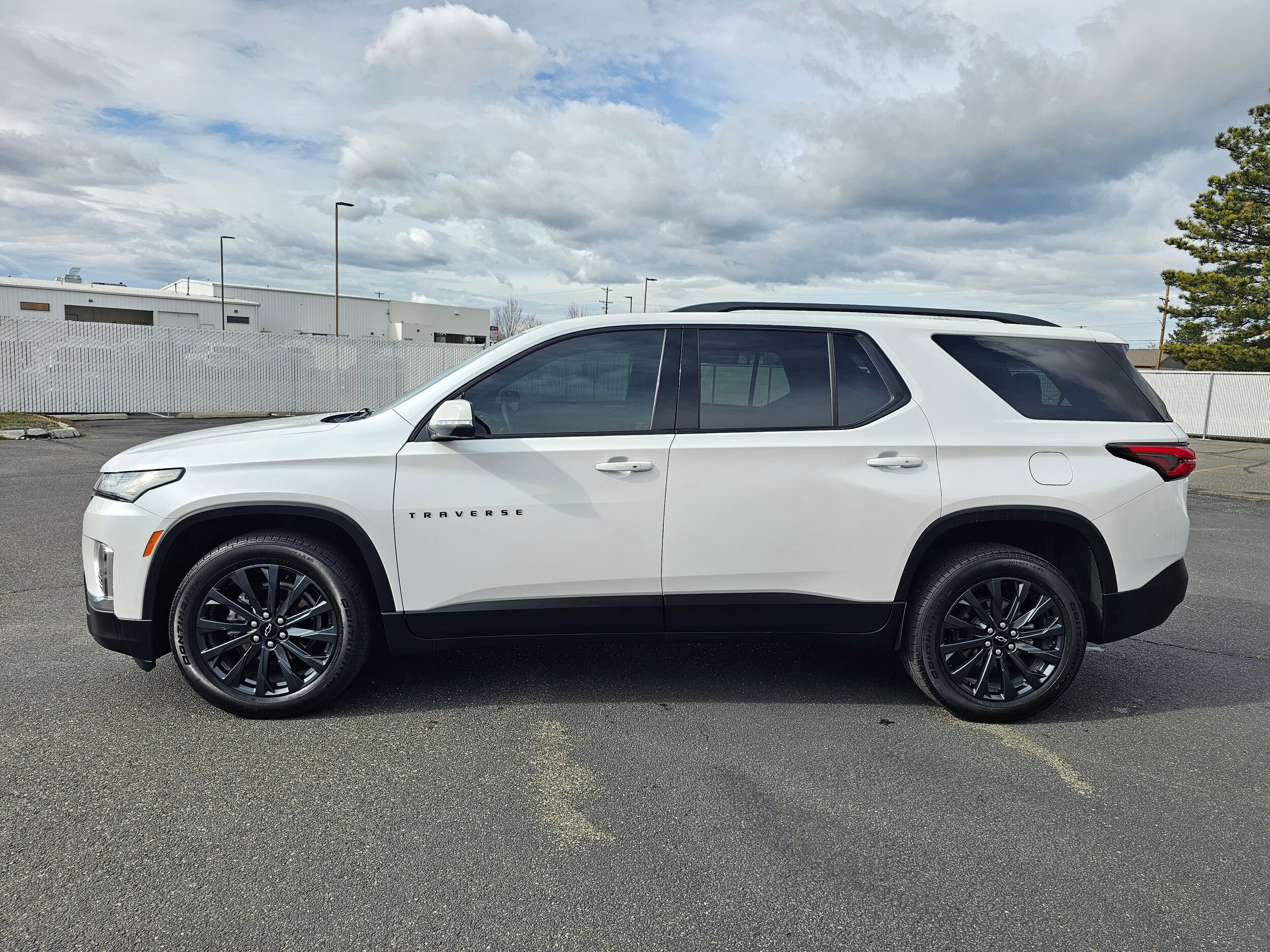 Used 2023 Iridescent Pearl Tricoat Chevrolet RS image 35