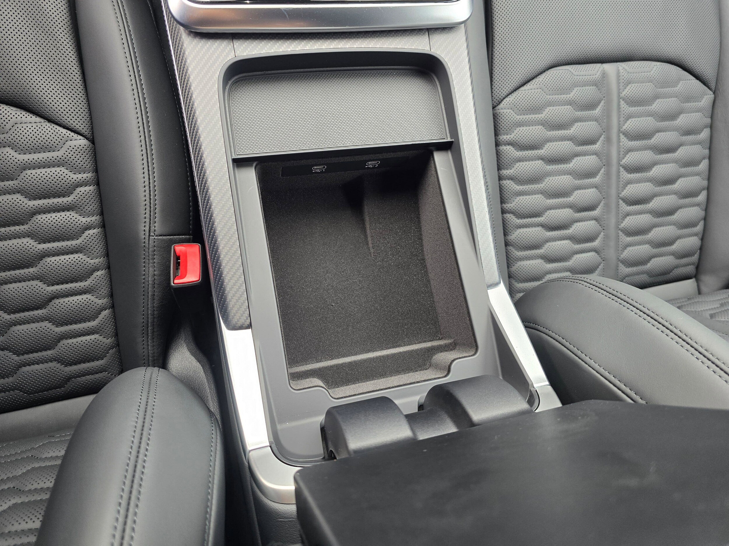 New 2026 Glacier White Audi 4.0T performance image 24