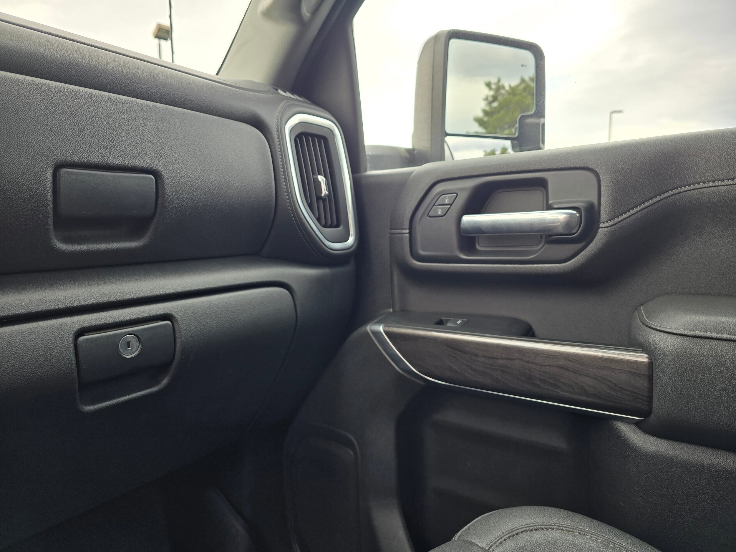 Used 2022 Summit White Chevrolet LTZ image 56