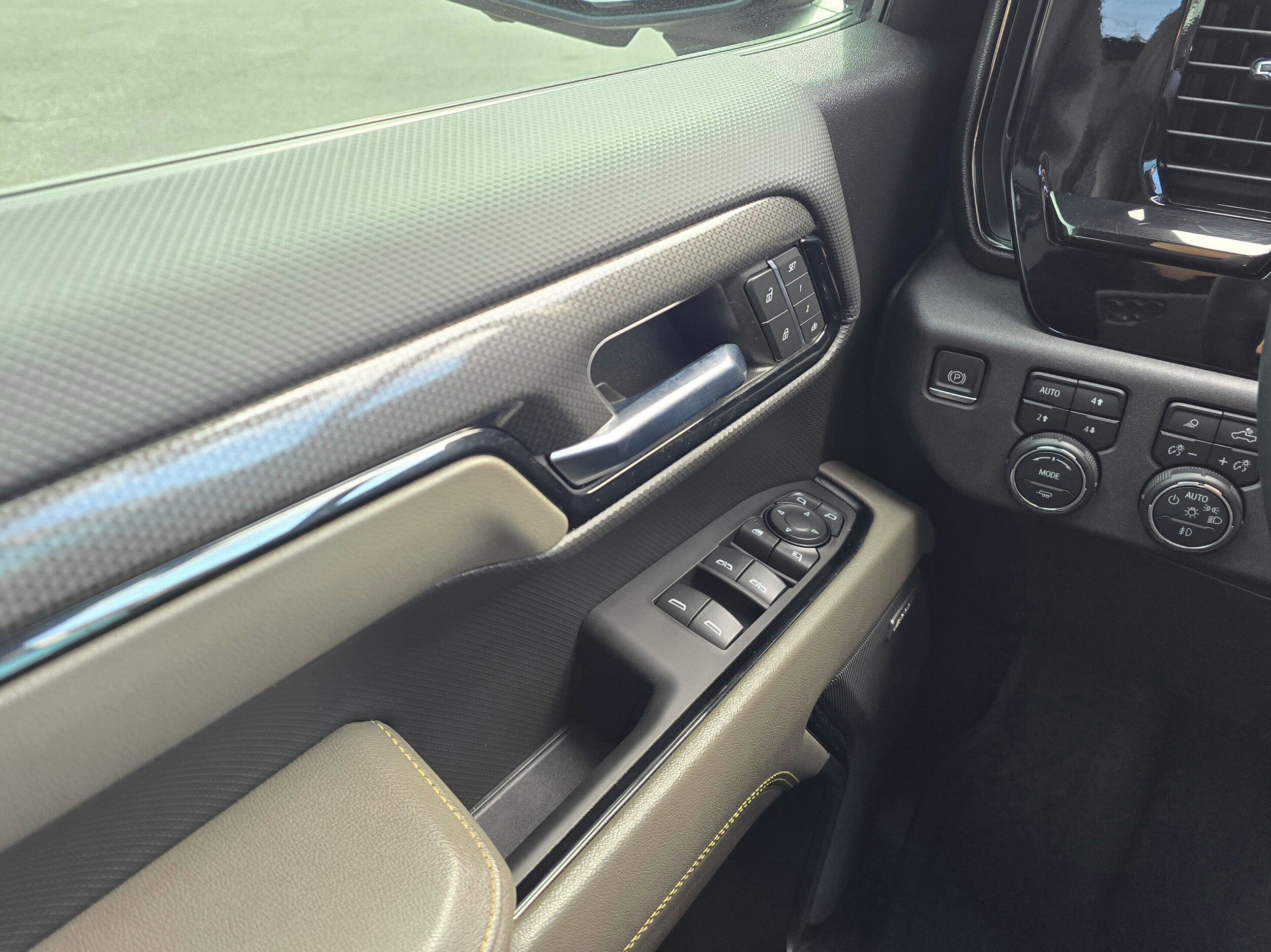 Used 2023 Black Chevrolet ZR2 image 29