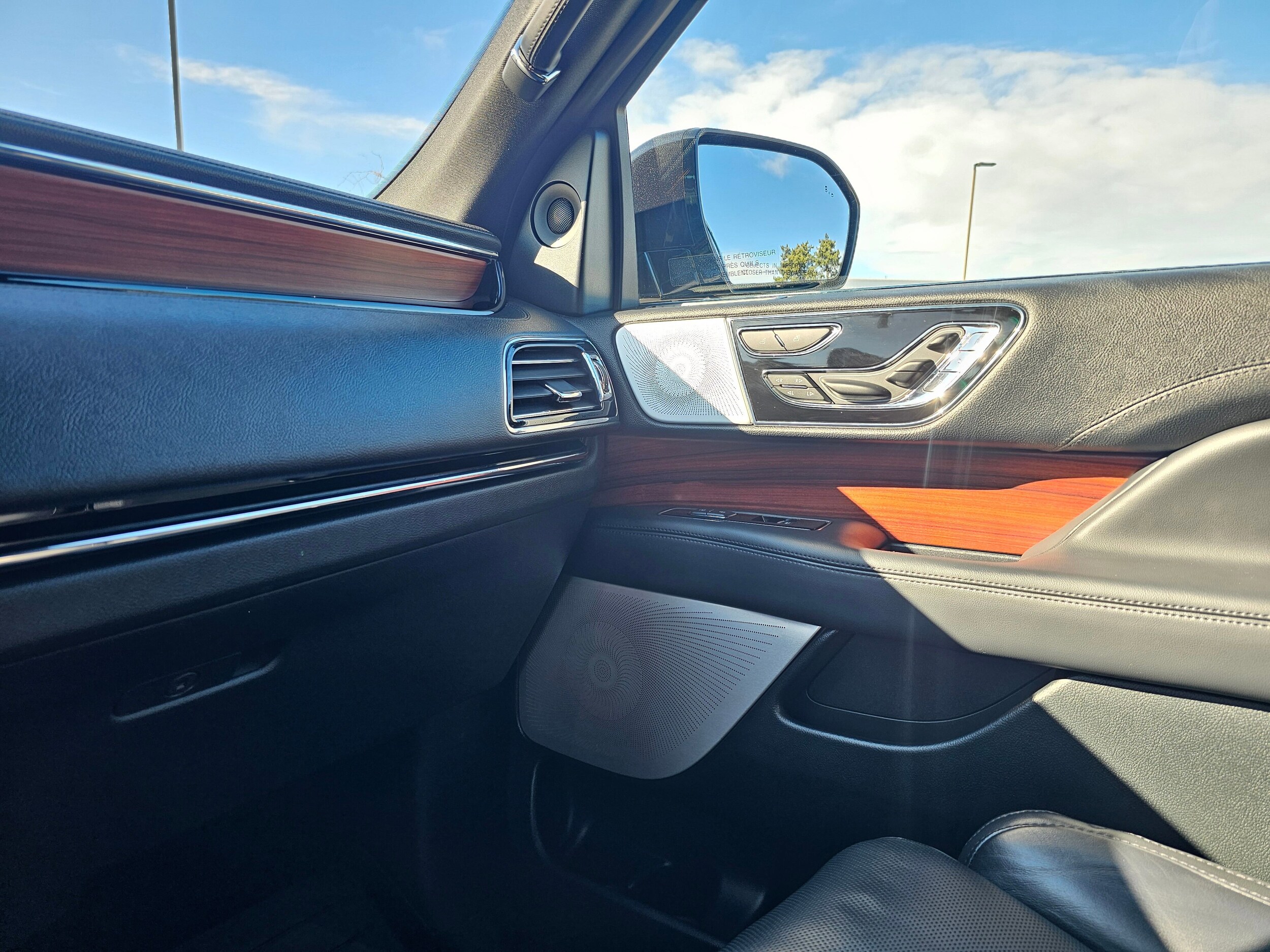 Used 2024 Infinite Black Metallic Clearcoat Lincoln Reserve image 56