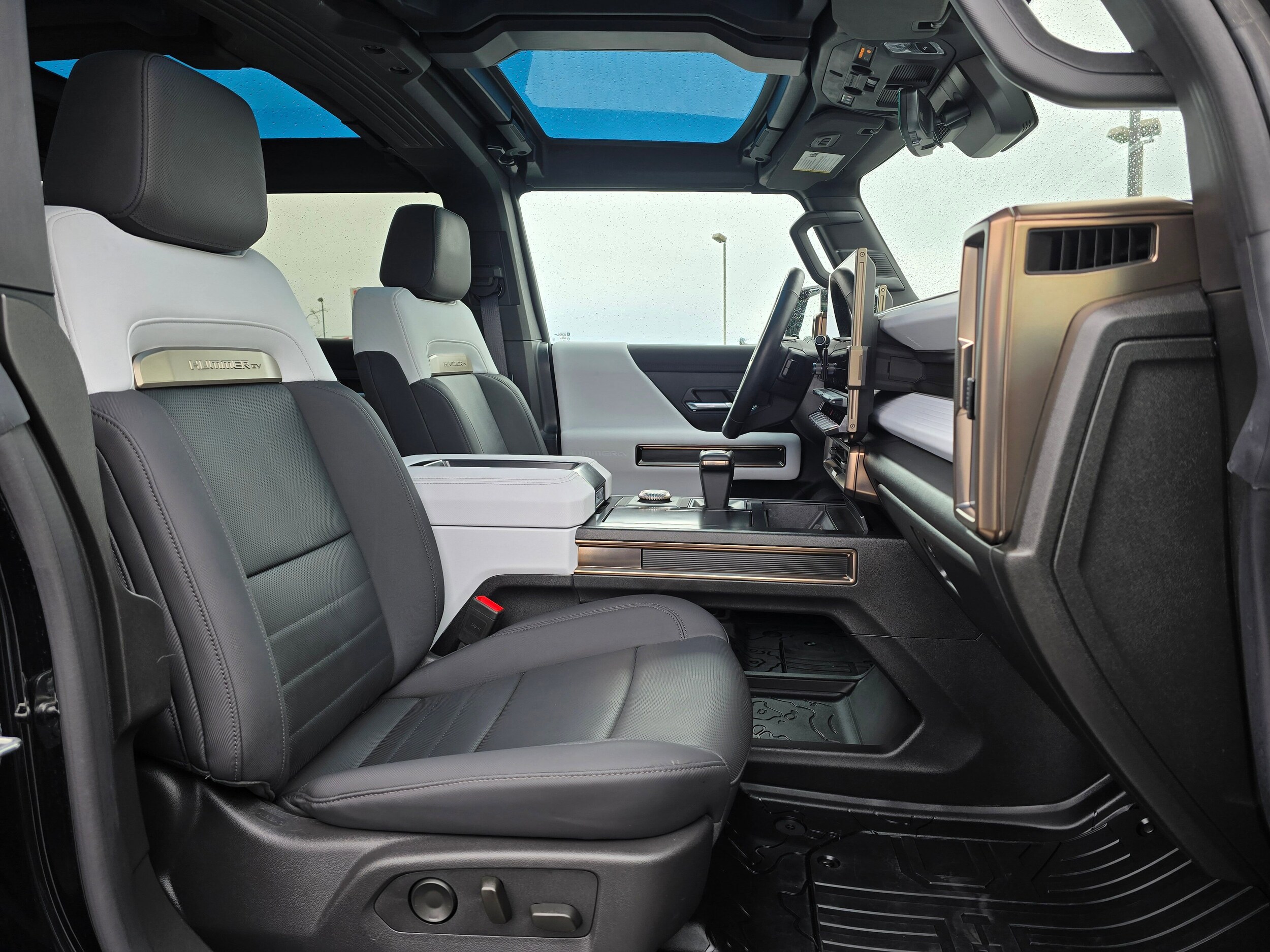 Used 2024 Void Black GMC 2X image 45