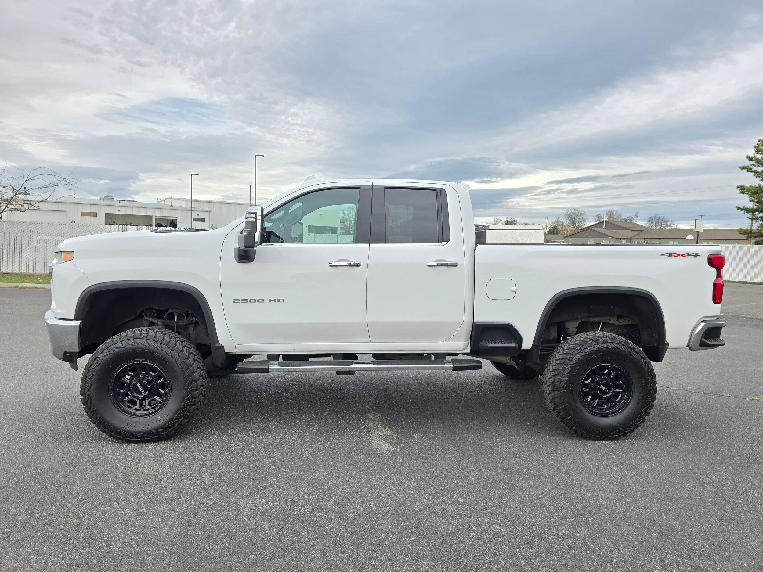 Used 2022 Summit White Chevrolet LTZ image 3