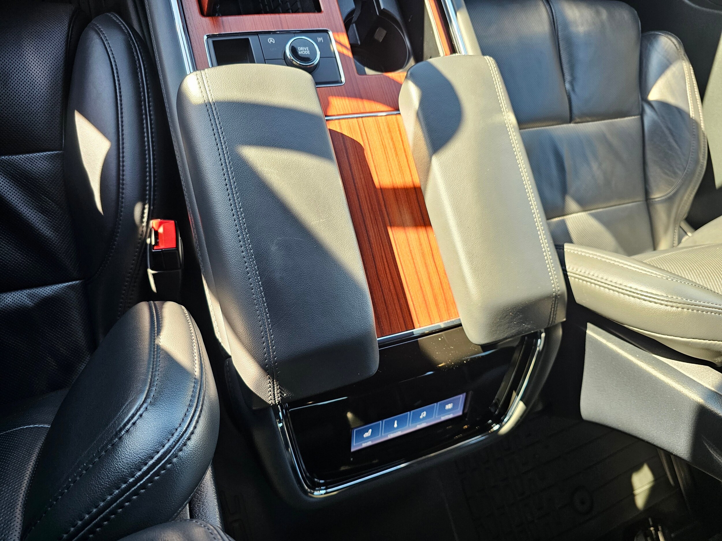 Used 2024 Infinite Black Metallic Clearcoat Lincoln Reserve image 54