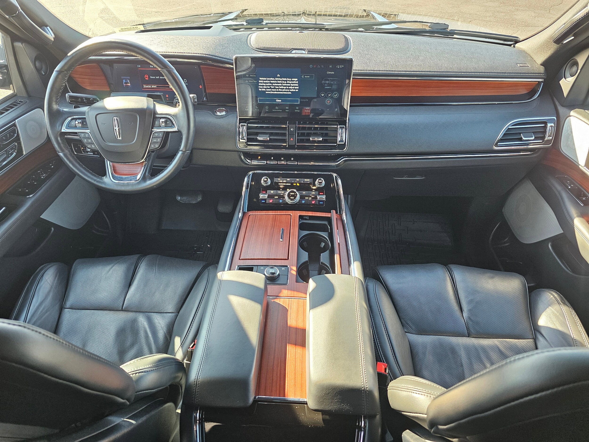 Used 2024 Infinite Black Metallic Clearcoat Lincoln Reserve image 41