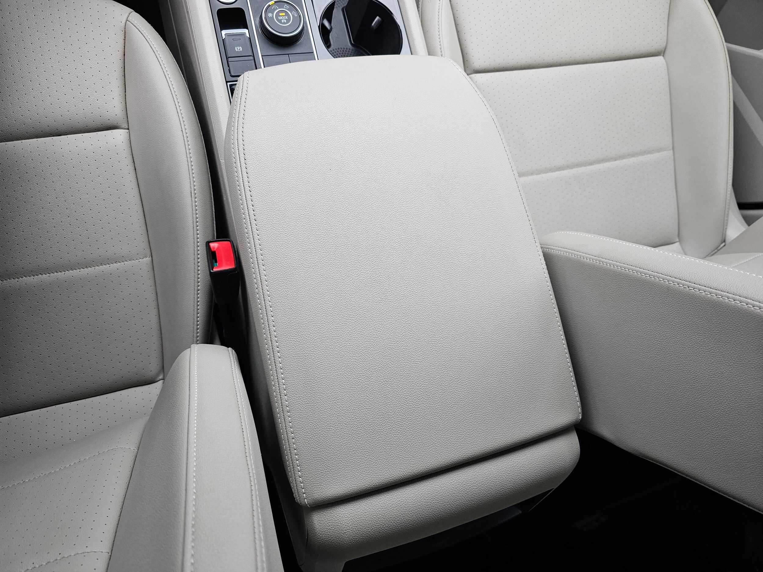 Used 2023 Pure White Volkswagen 2.0T SE w/Technology image 57