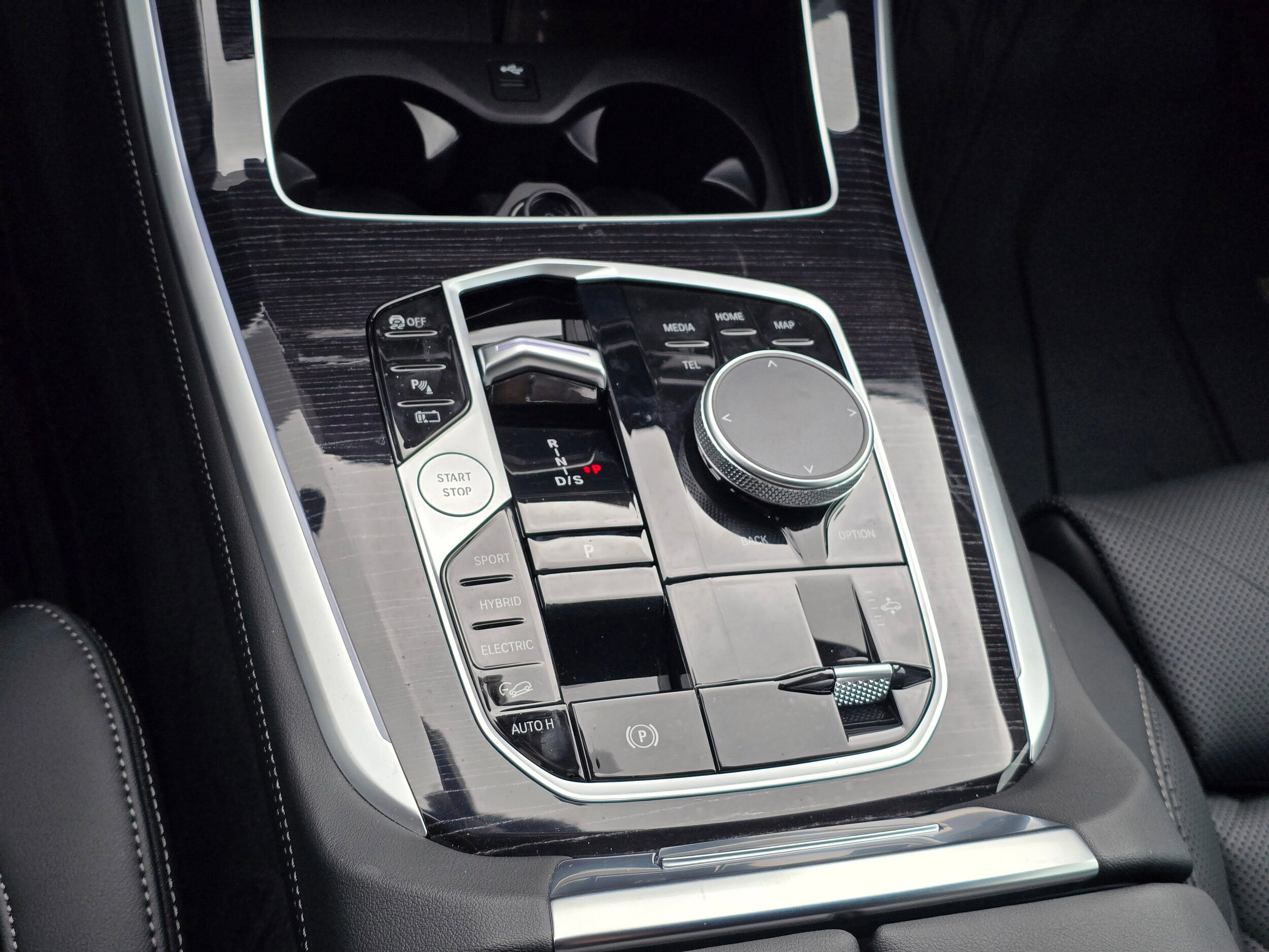 Used 2026 Mineral White Metallic BMW xDrive50e image 55