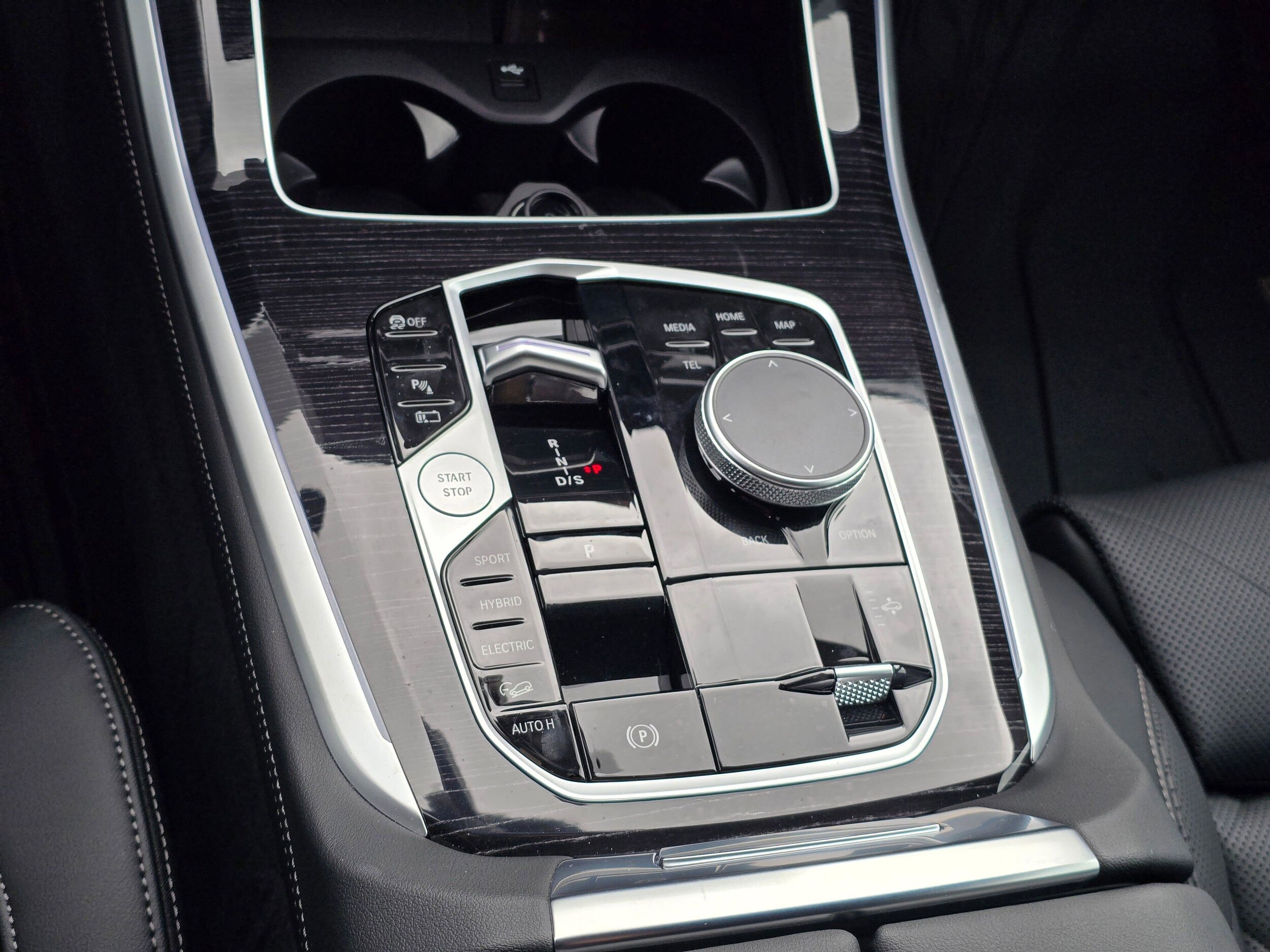 Used 2026 Mineral White Metallic BMW xDrive50e image 23