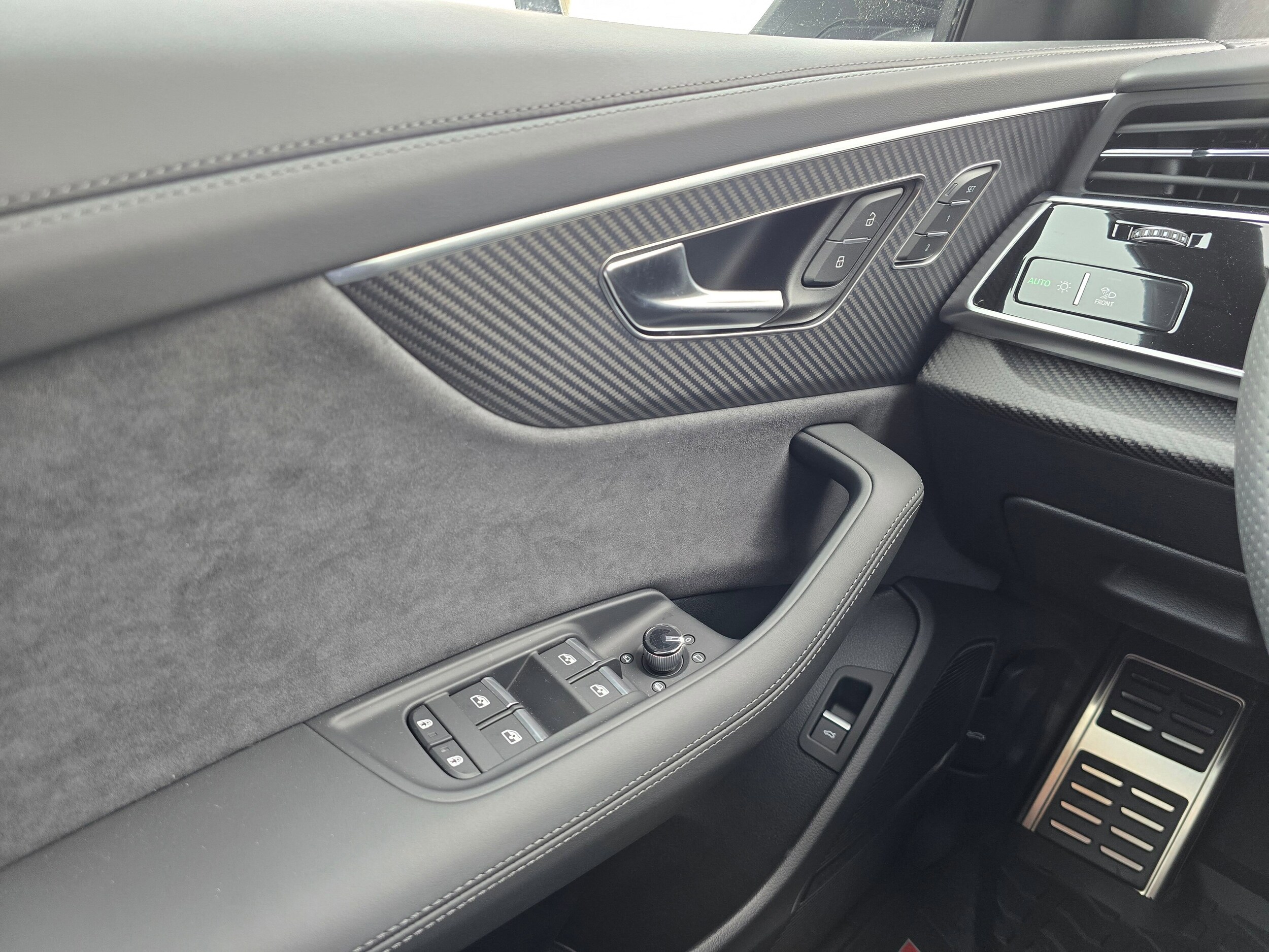 New 2026 Glacier White Audi 4.0T performance image 59