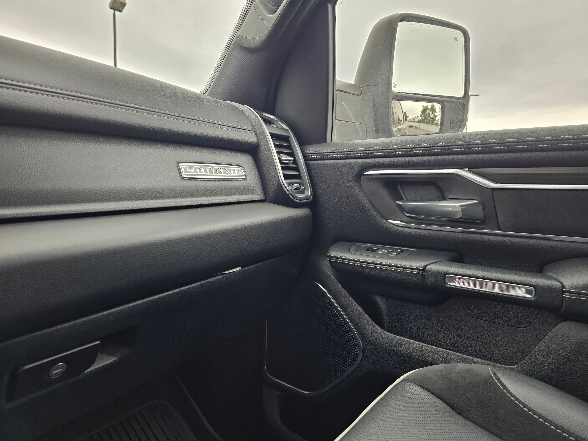 Used 2025 Diamond Black Crystal Pearlcoat Ram Laramie image 27