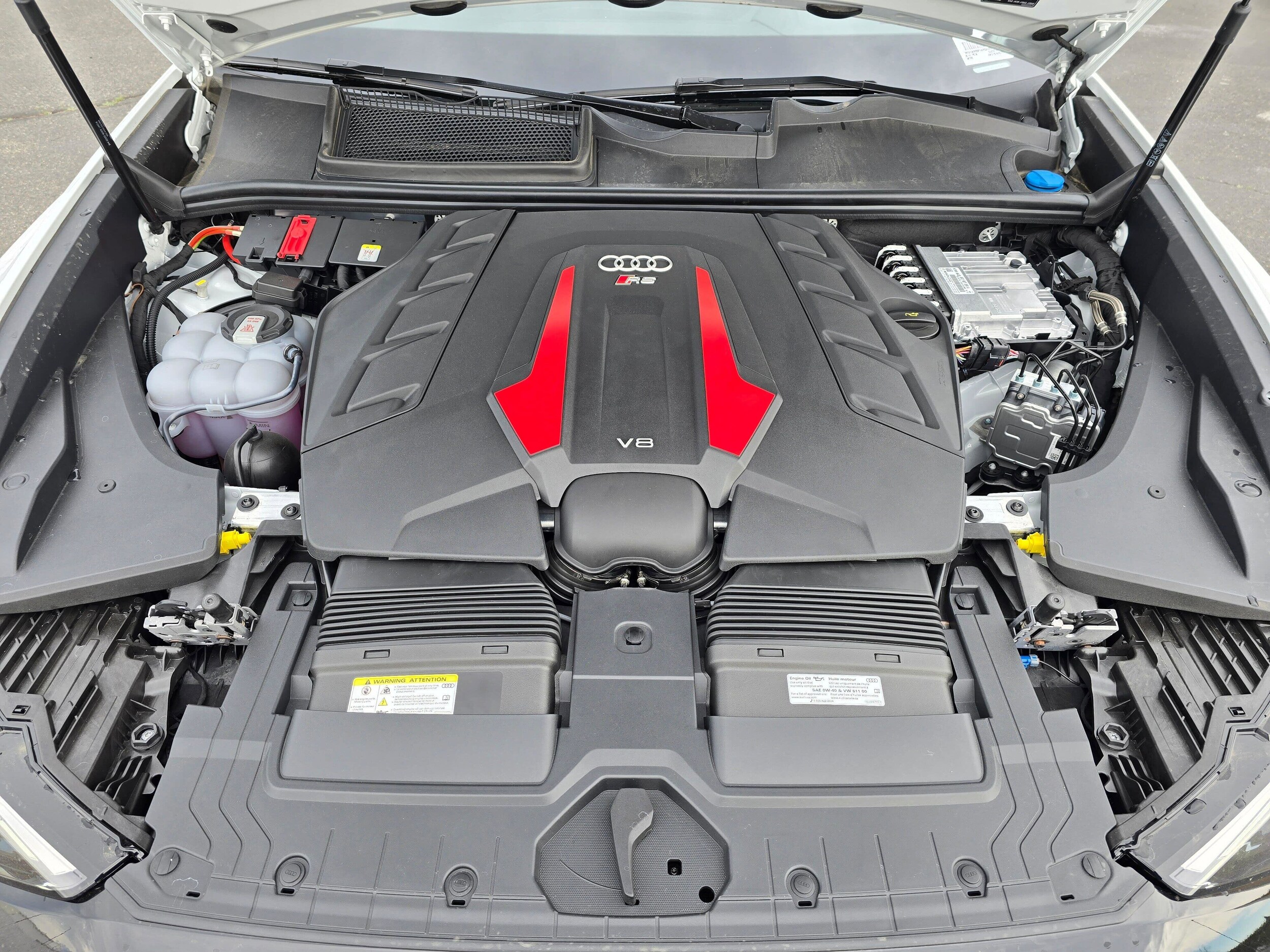 New 2026 Glacier White Audi 4.0T performance image 9