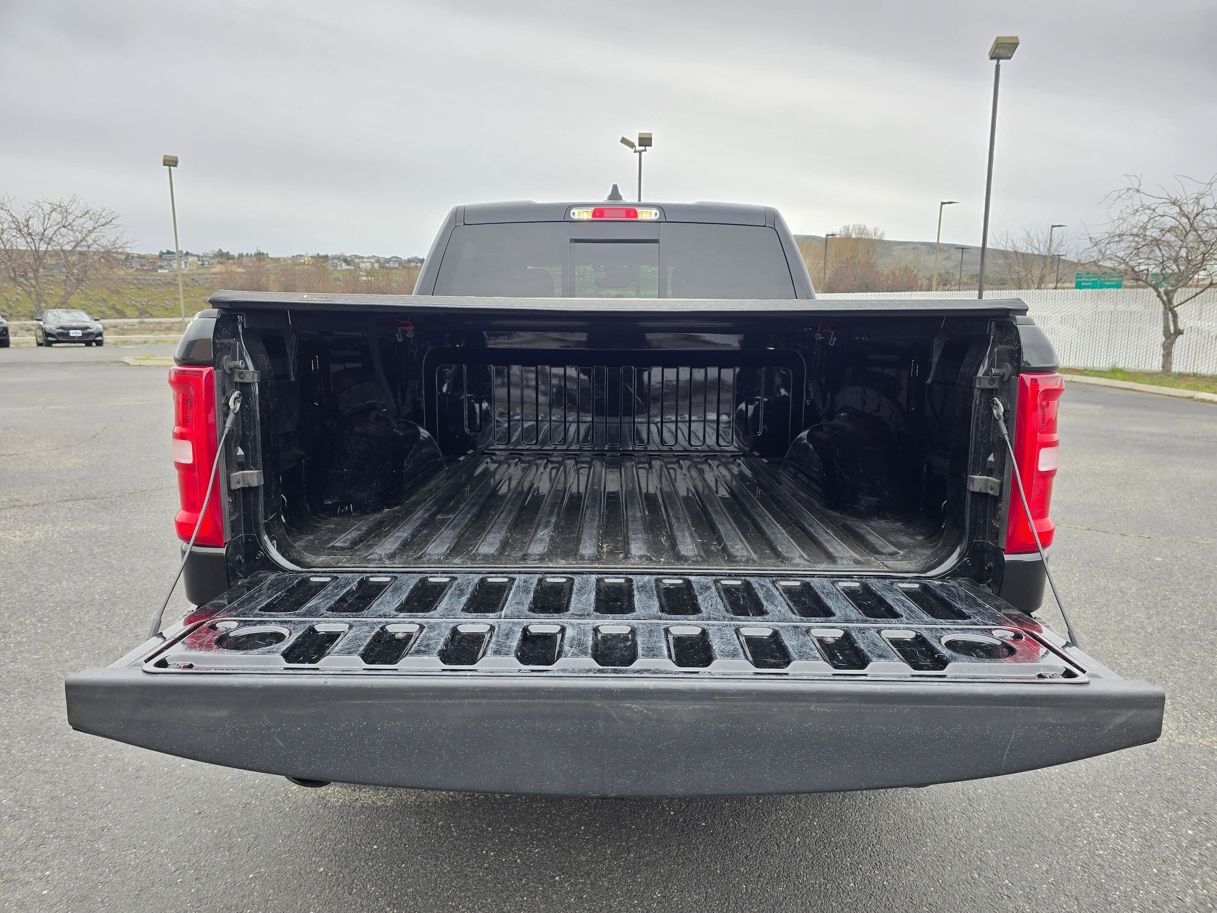 Used 2025 Diamond Black Crystal Pearlcoat Ram Laramie image 31