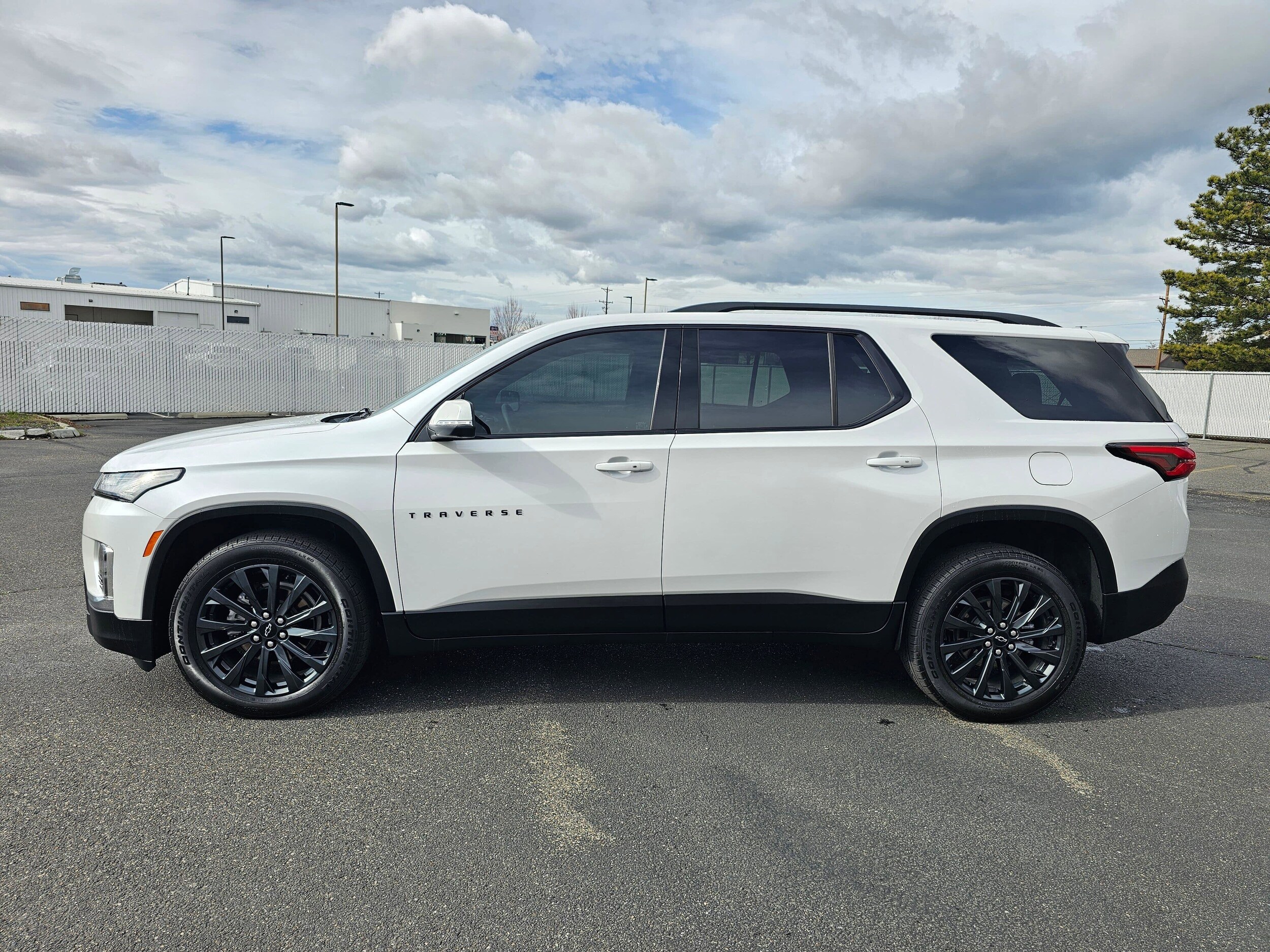 Used 2023 Iridescent Pearl Tricoat Chevrolet RS image 3