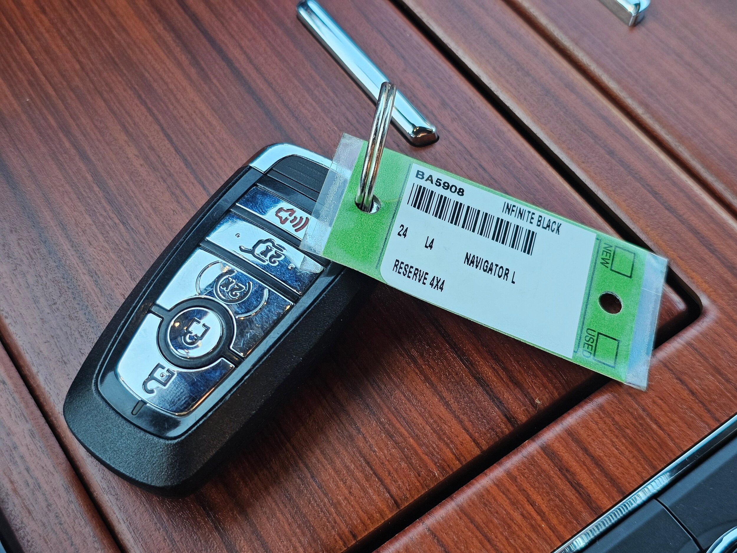 Used 2024 Infinite Black Metallic Clearcoat Lincoln Reserve image 62