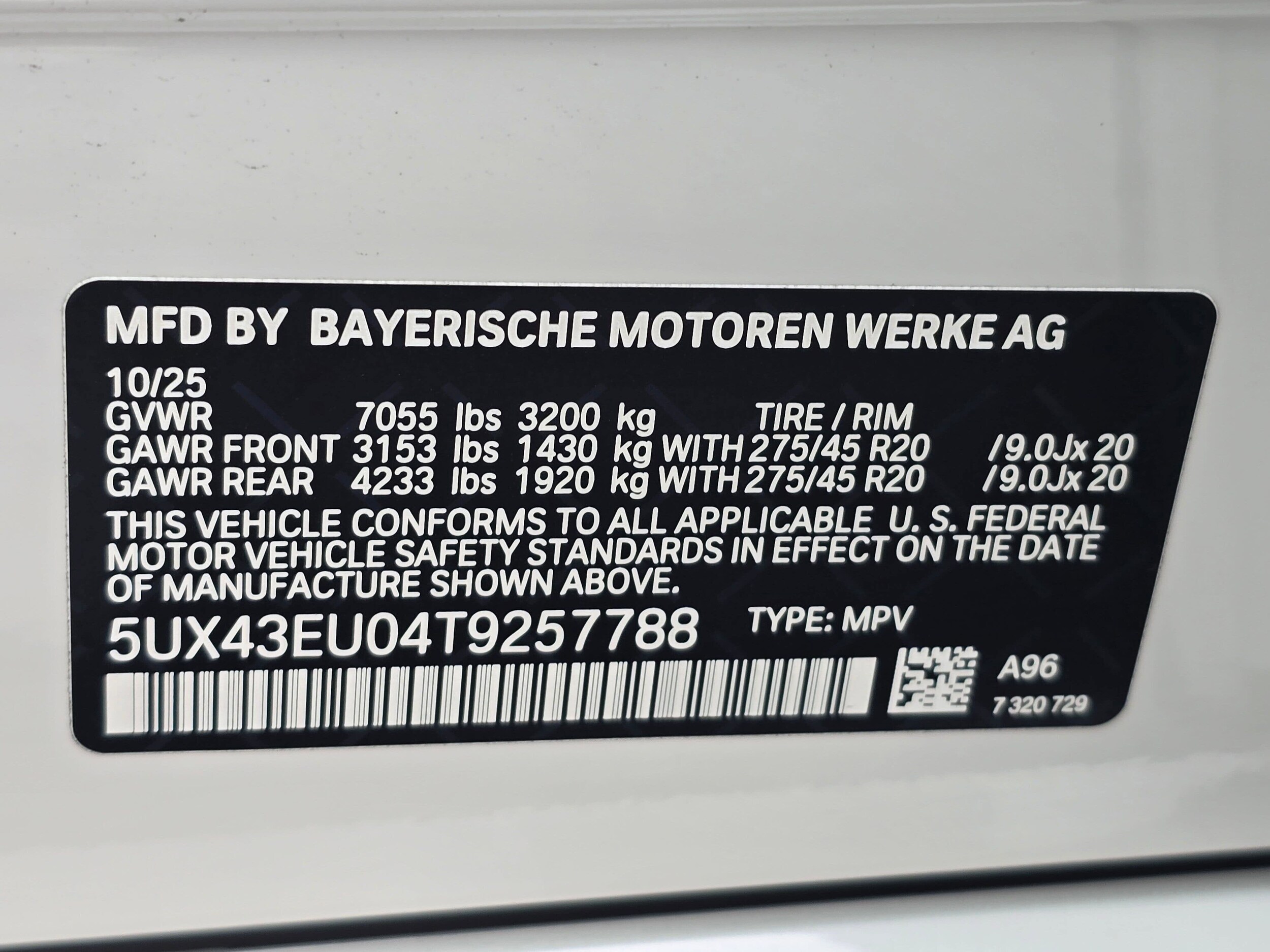 Used 2026 Mineral White Metallic BMW xDrive50e image 31