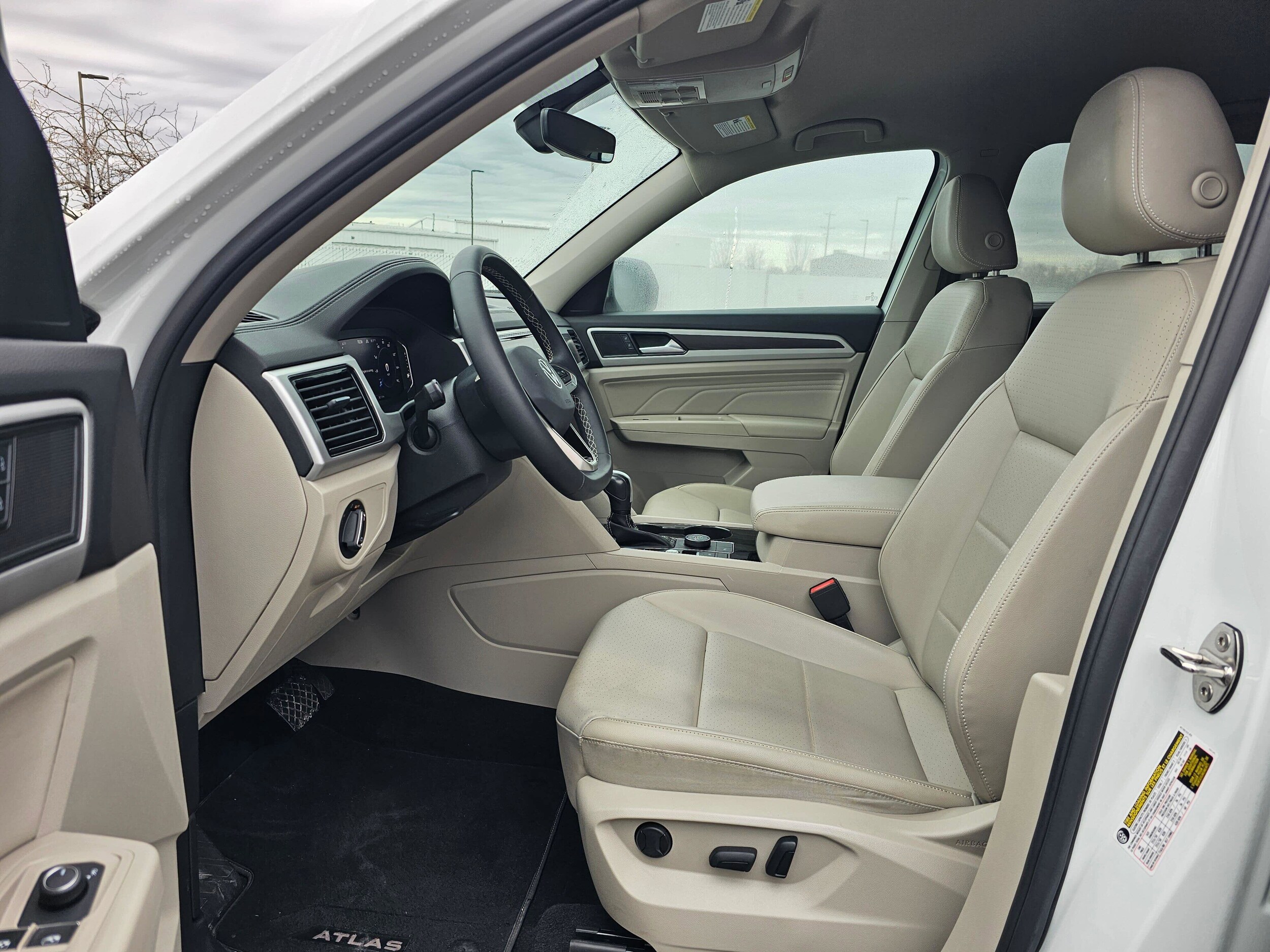 Used 2023 Pure White Volkswagen 2.0T SE w/Technology image 12