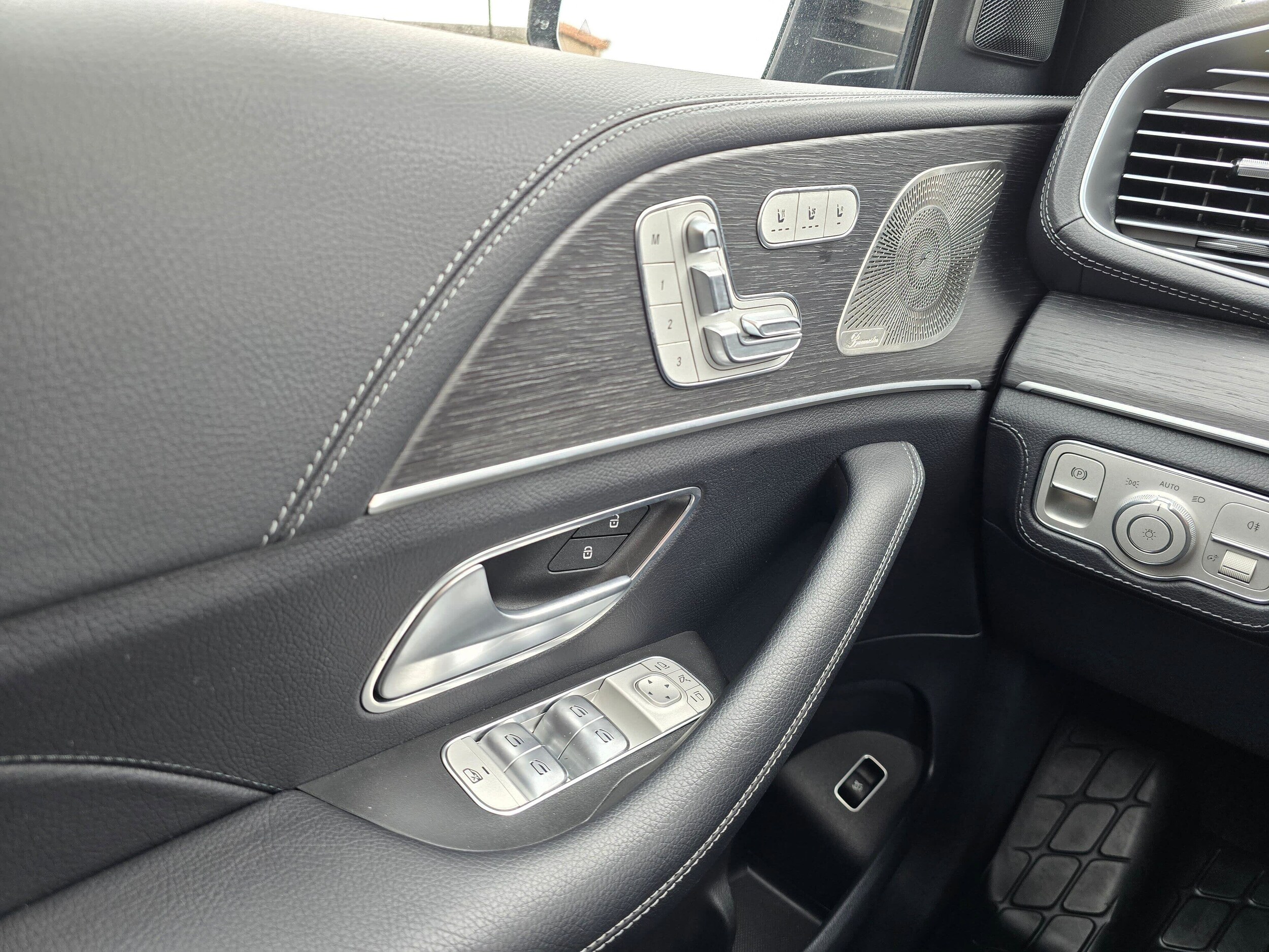 Used 2024 Obsidian Black Metallic Mercedes-Benz GLE 350 image 27