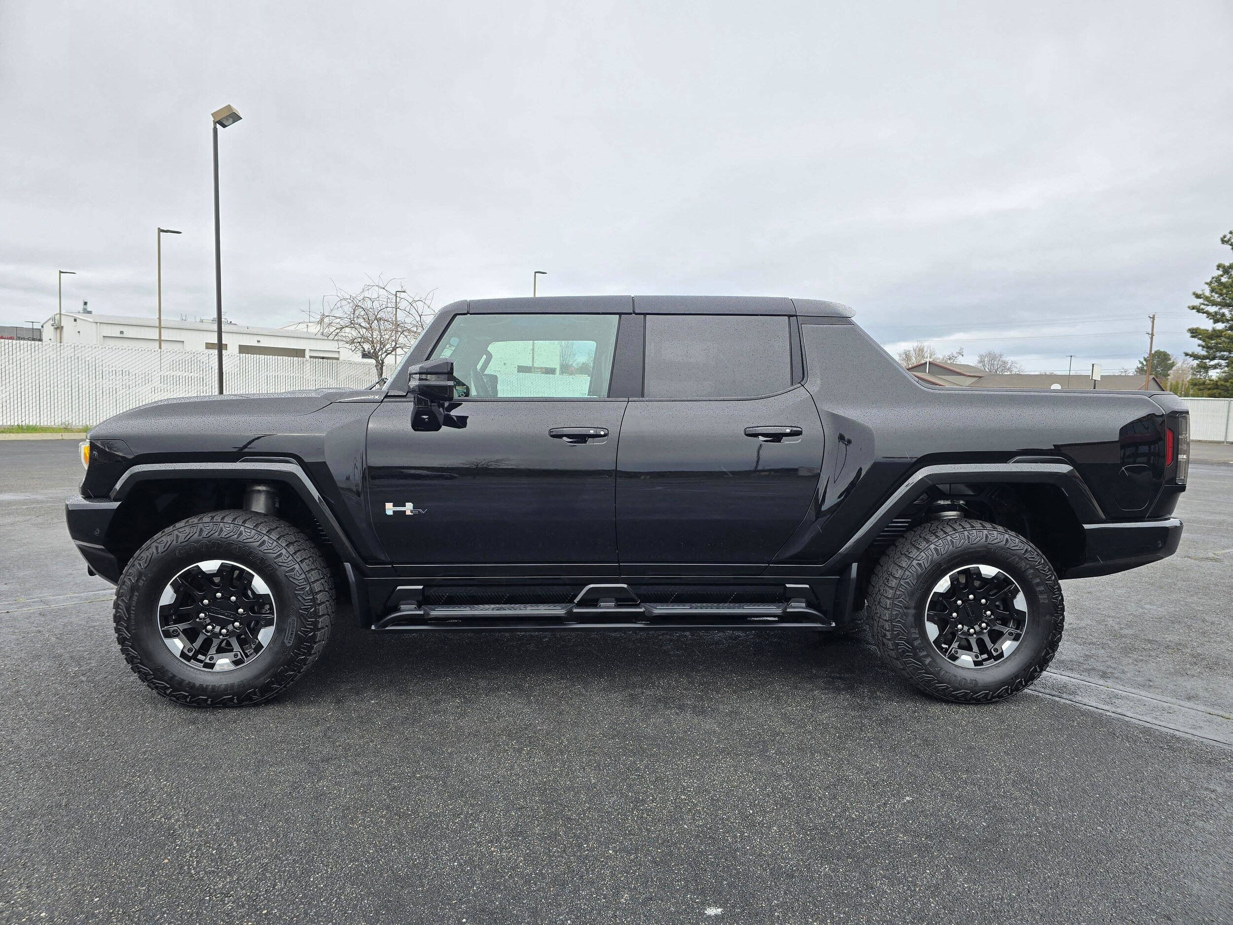 Used 2024 Void Black GMC 2X image 3