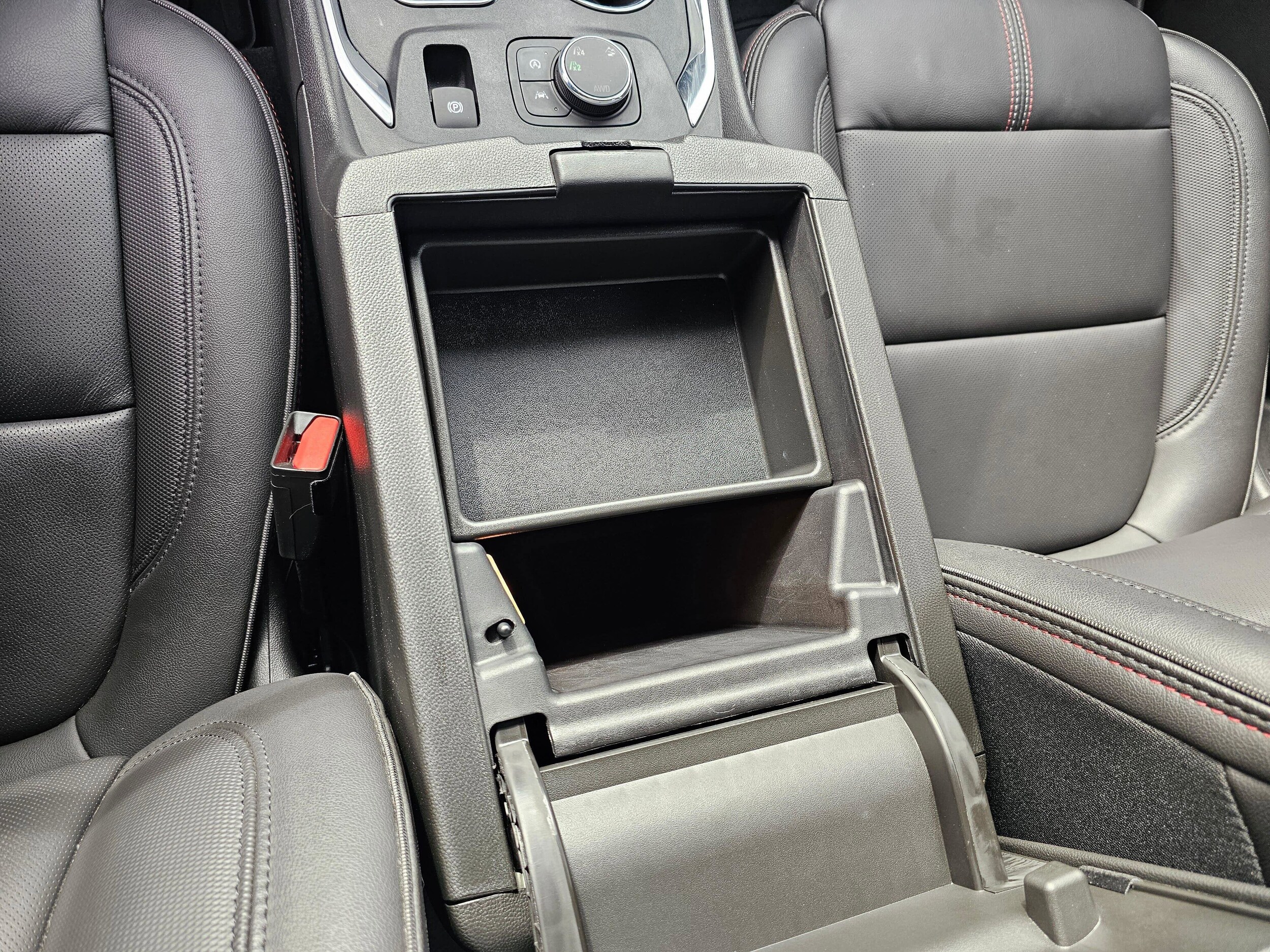 Used 2023 Iridescent Pearl Tricoat Chevrolet RS image 25