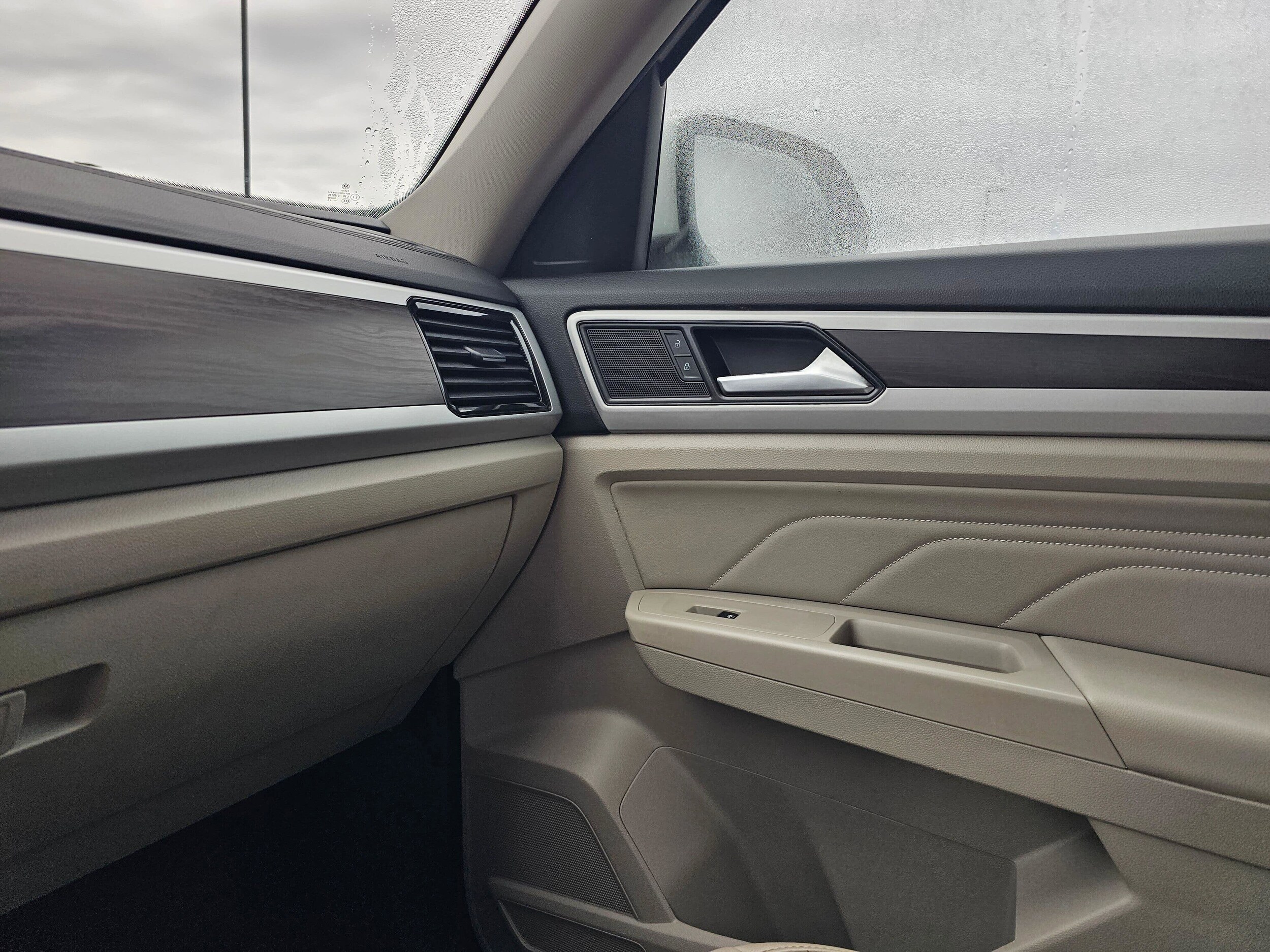 Used 2023 Pure White Volkswagen 2.0T SE w/Technology image 27