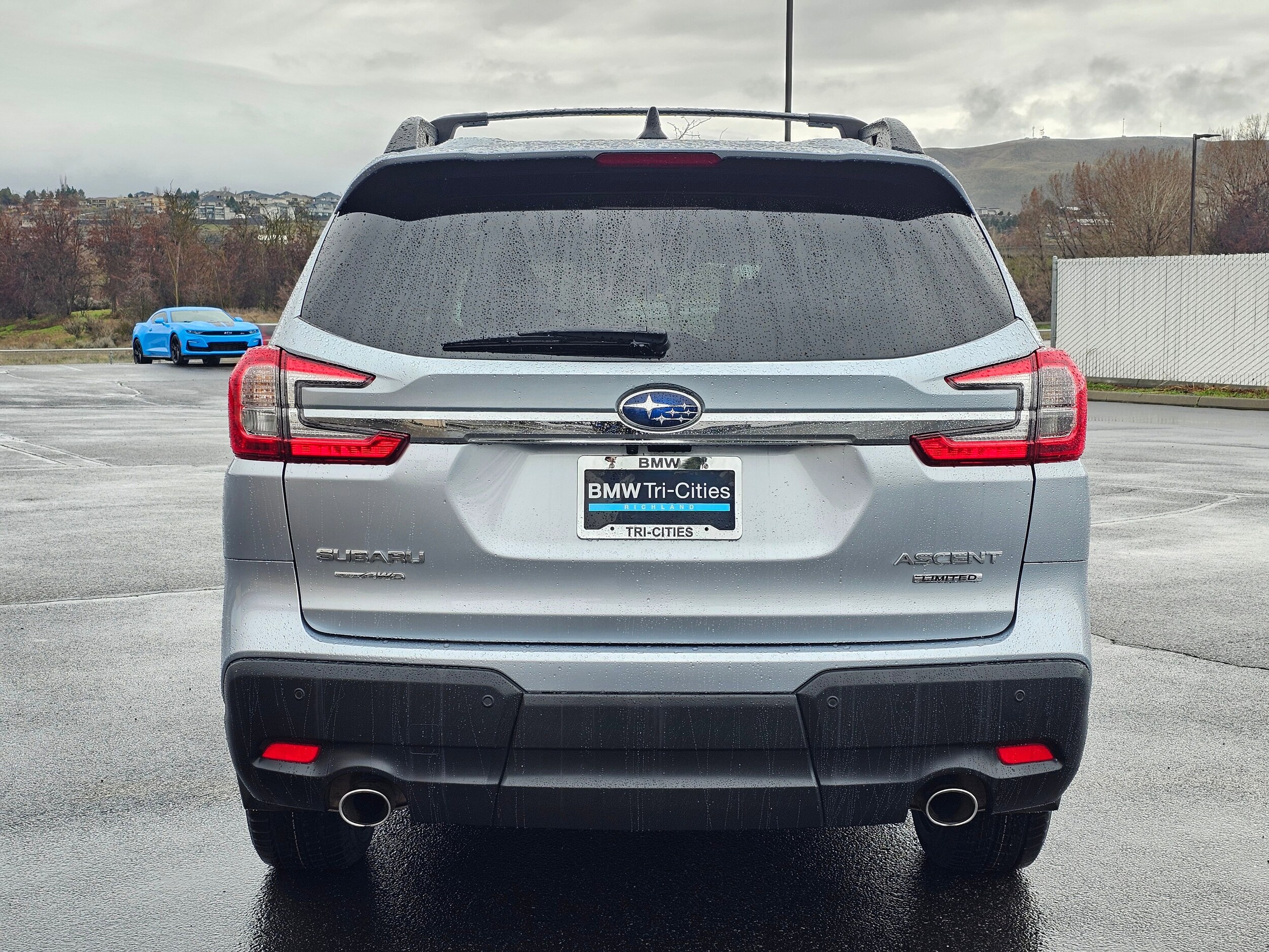 Used 2023 Ice Silver Metallic Subaru Limited image 31