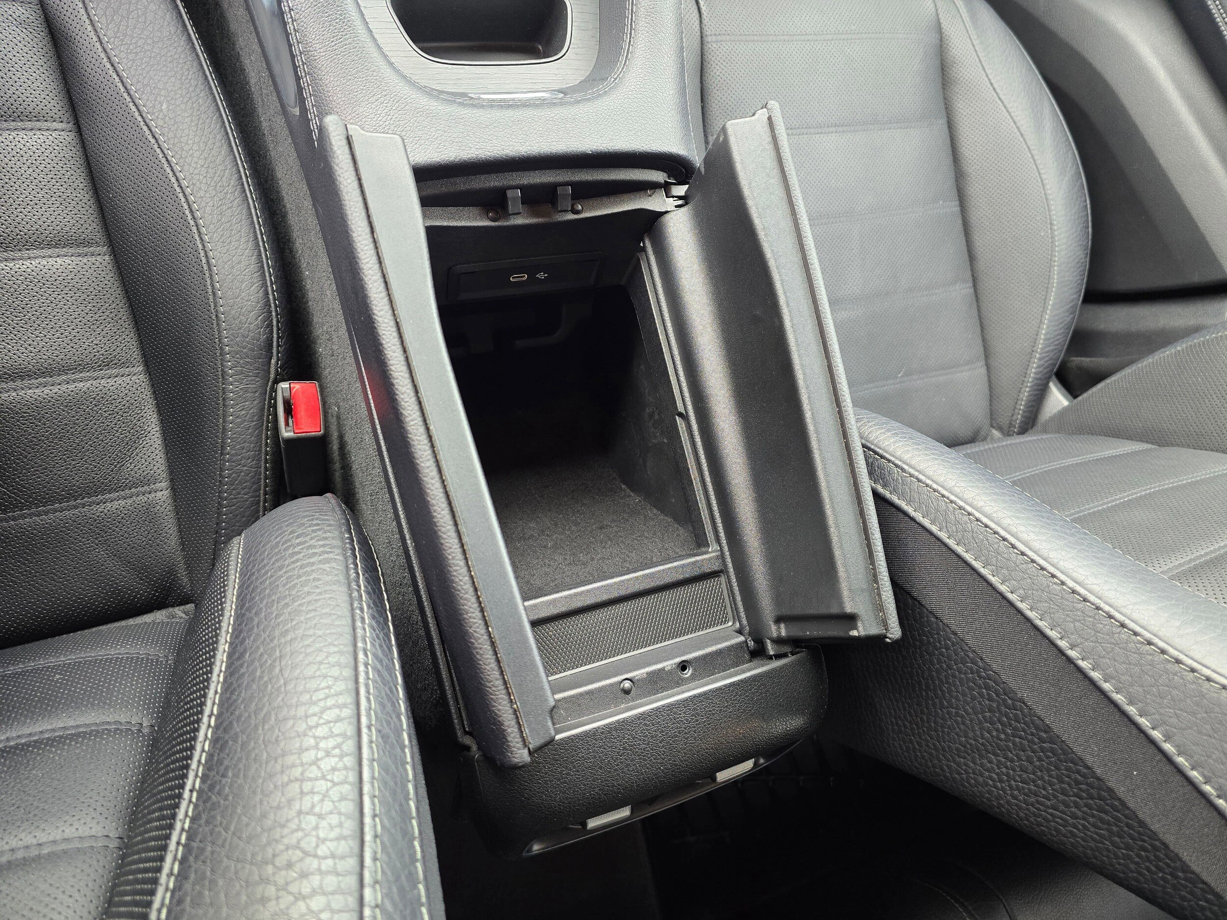 Used 2024 Obsidian Black Metallic Mercedes-Benz GLE 350 image 22