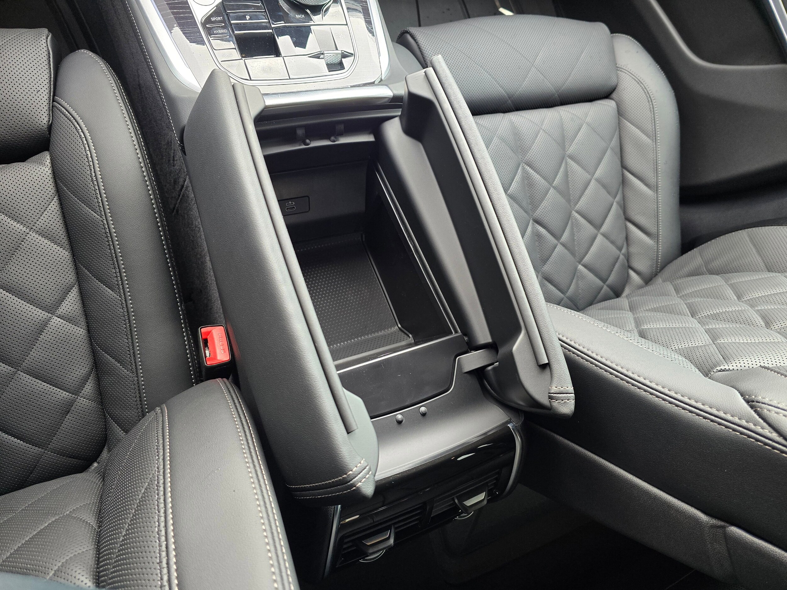 Used 2026 Mineral White Metallic BMW xDrive50e image 57