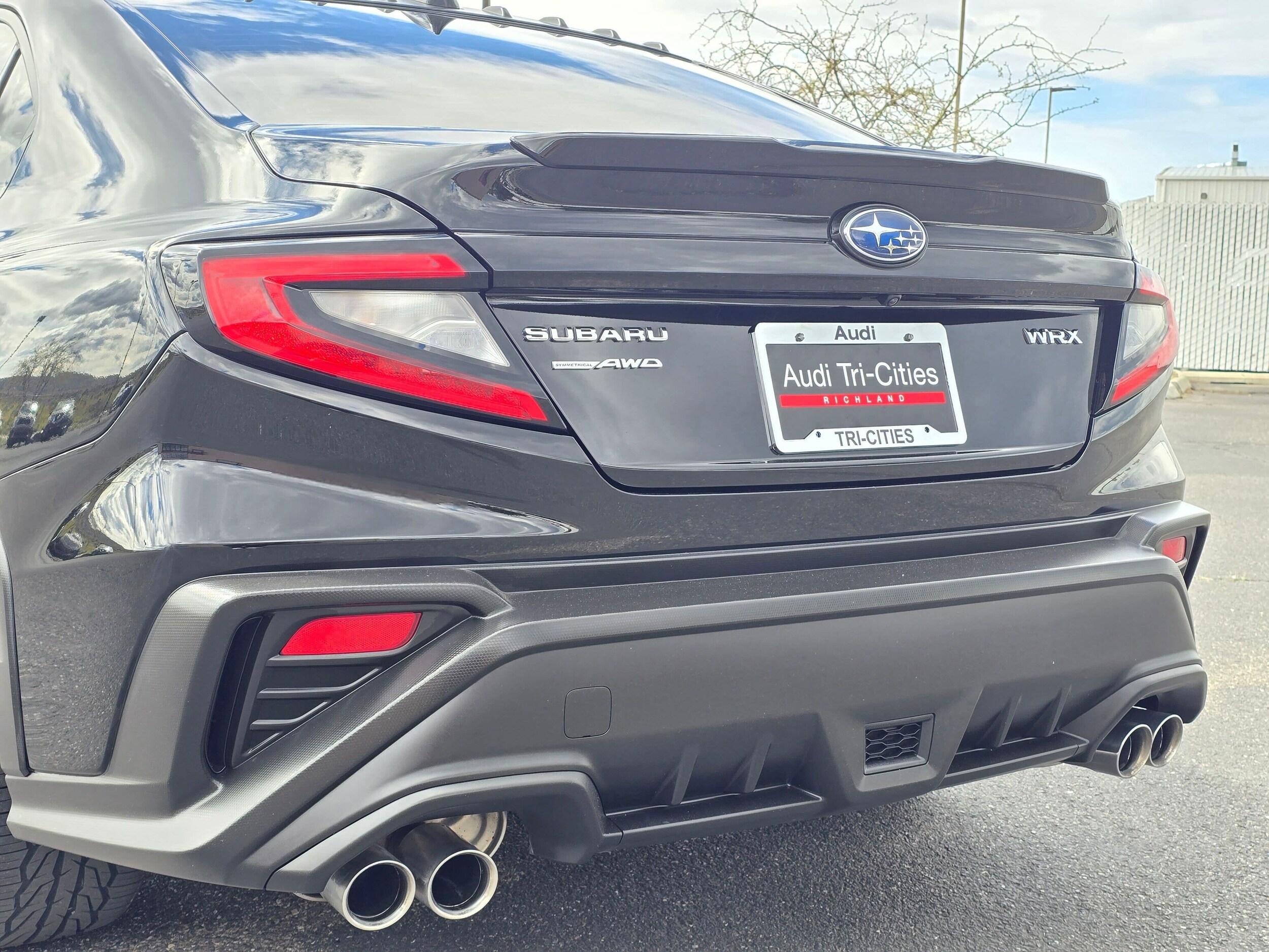 Used 2022 Crystal Black Silica Subaru Premium image 7