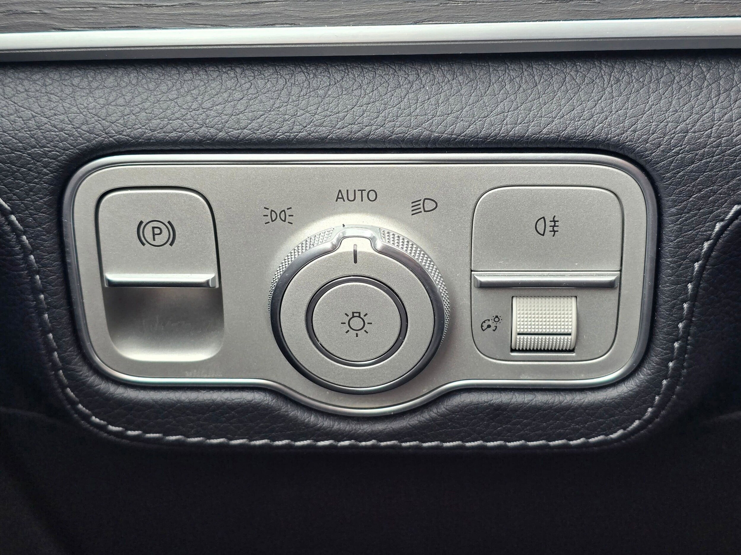 Used 2024 Obsidian Black Metallic Mercedes-Benz GLE 350 image 26