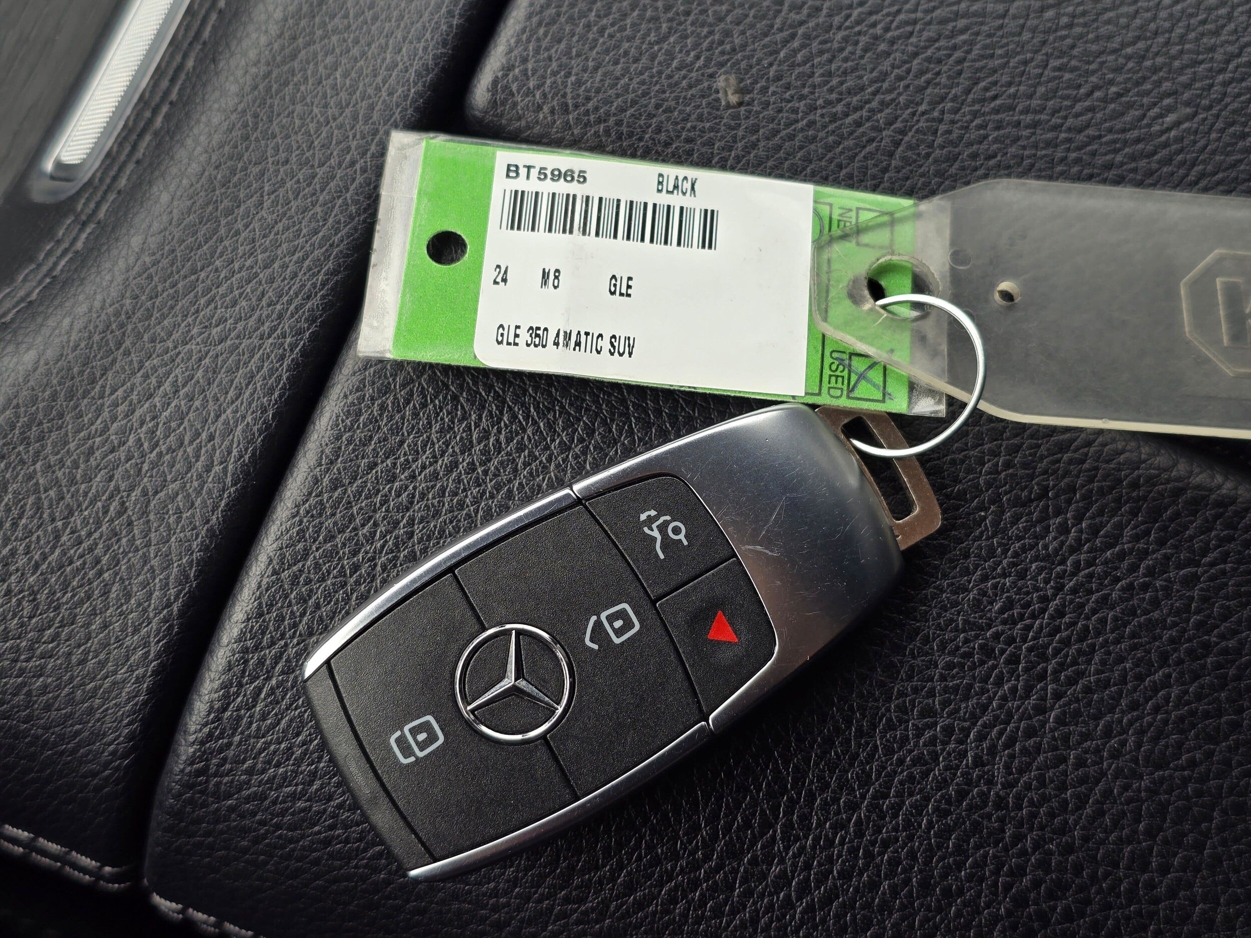 Used 2024 Obsidian Black Metallic Mercedes-Benz GLE 350 image 30