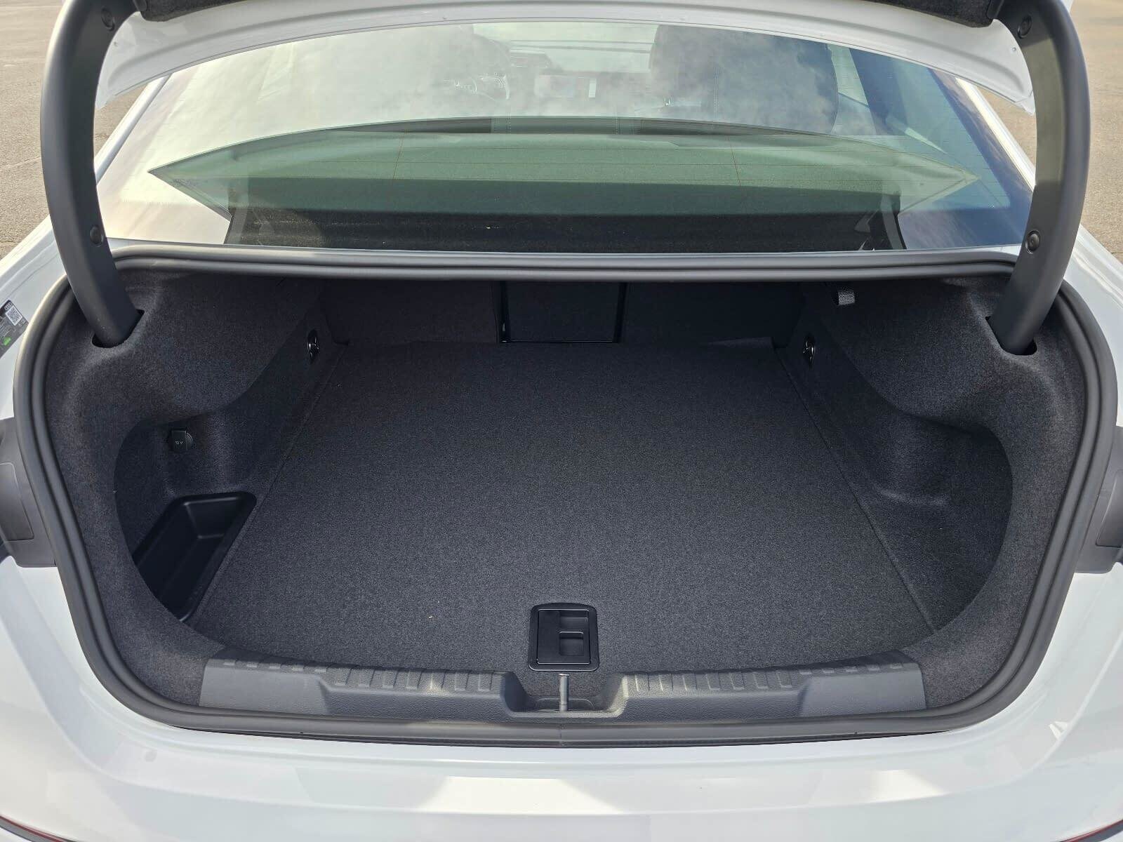 New 2026 Arkona White Audi 2.0T Premium image 29