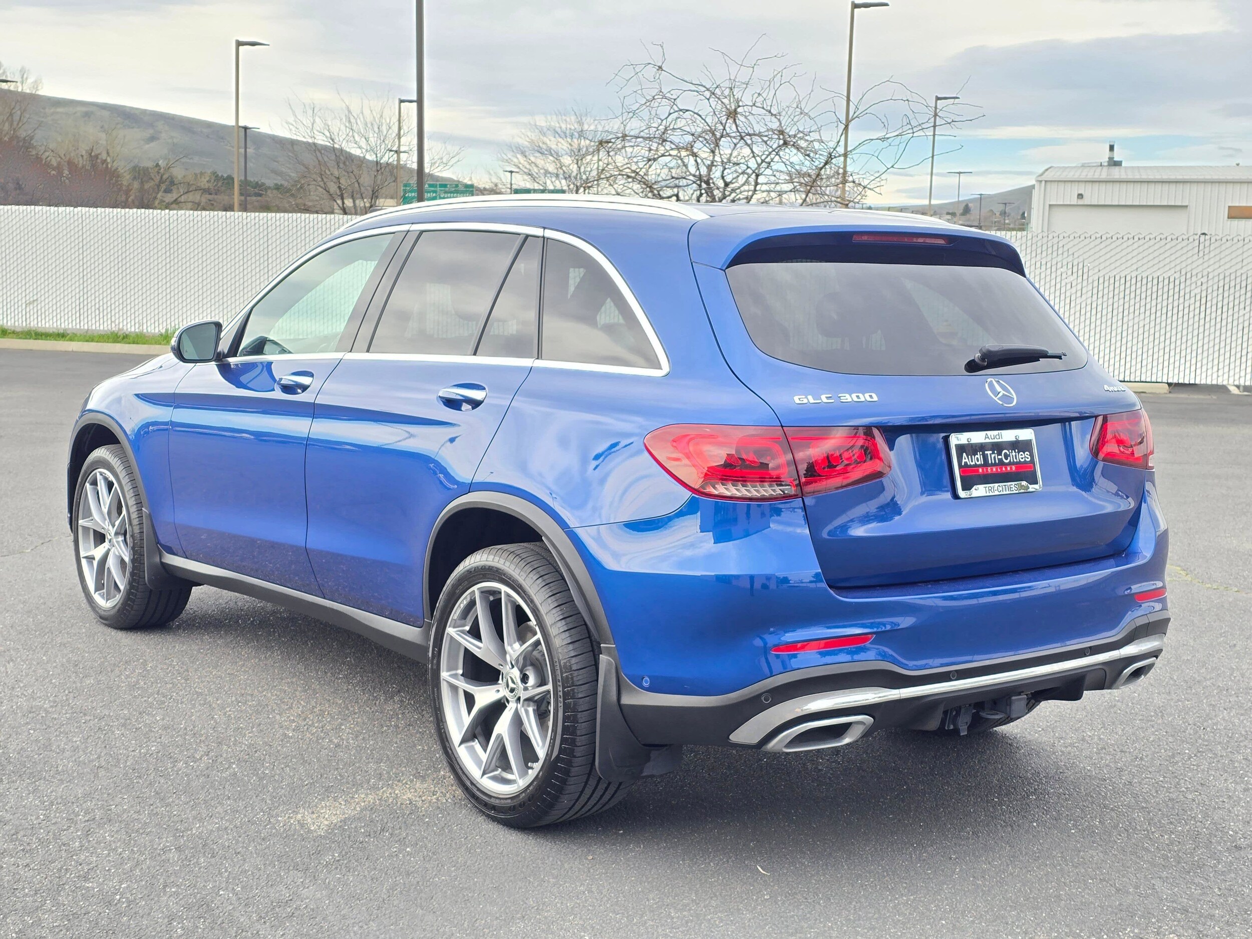 Used 2022 Starling Blue Metallic Mercedes-Benz GLC 300 image 4