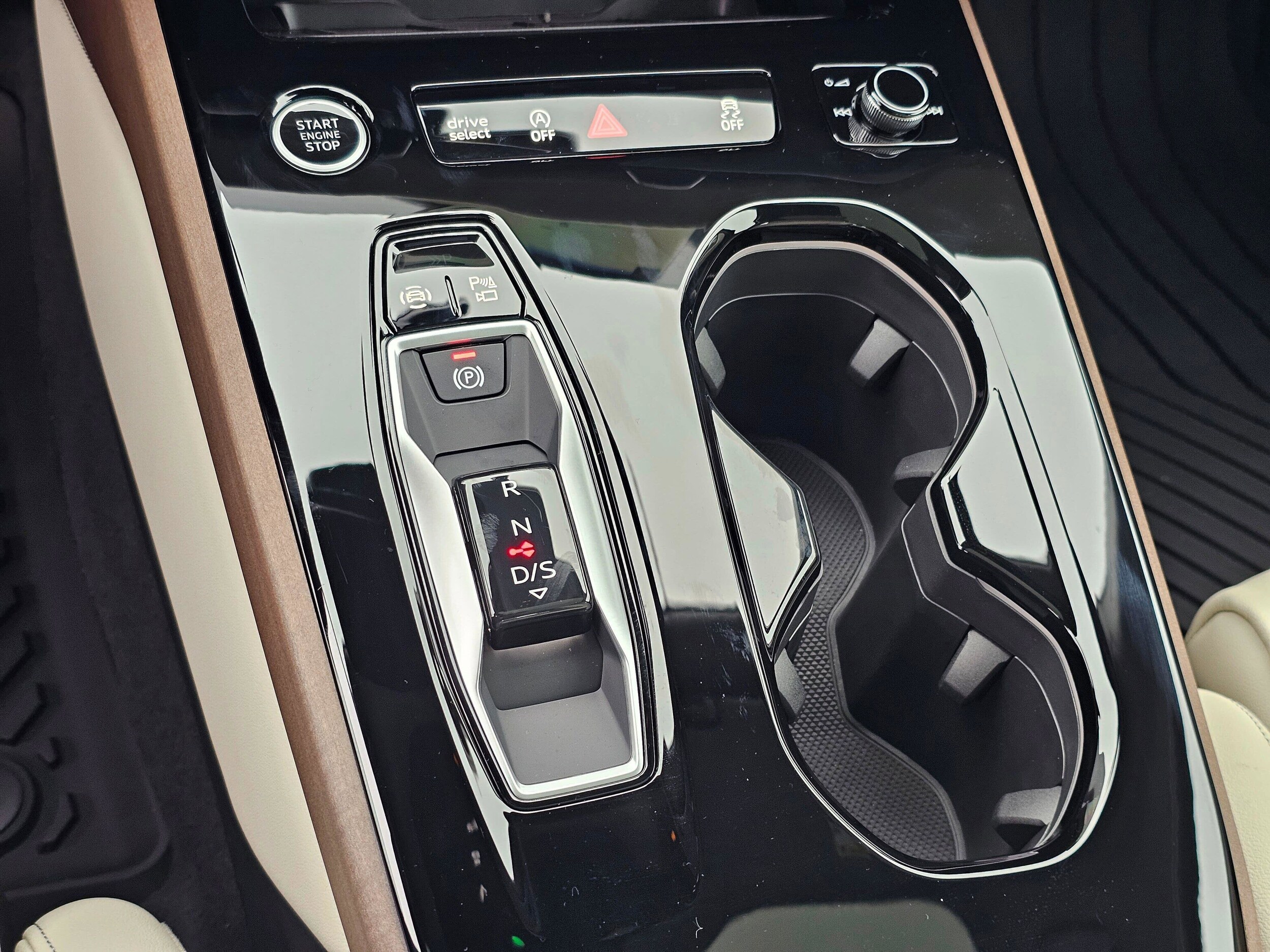 New 2025 Glacier White Audi 2.0T Prestige image 24