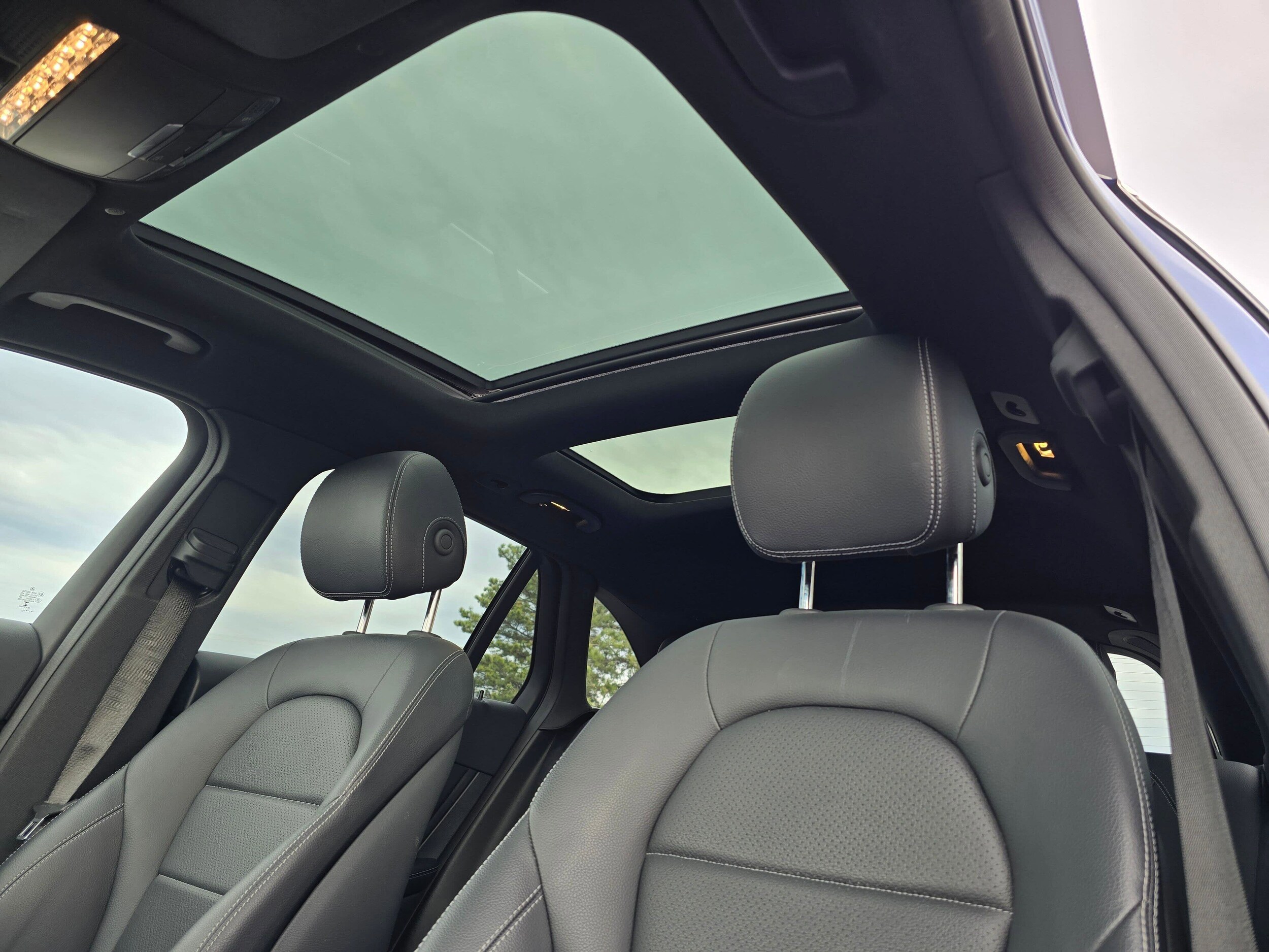 Used 2022 Starling Blue Metallic Mercedes-Benz GLC 300 image 28