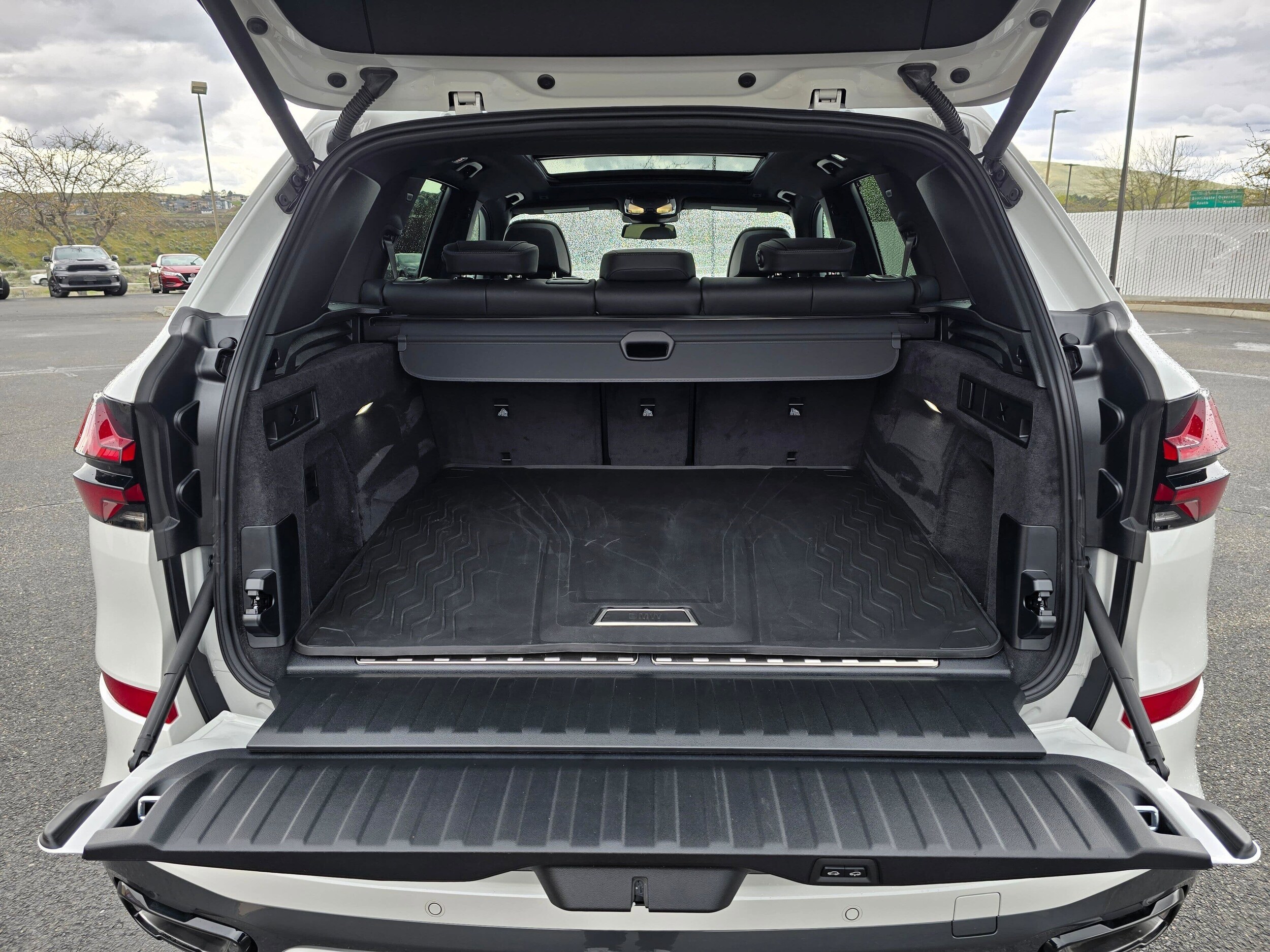 Used 2026 Mineral White Metallic BMW xDrive50e image 30