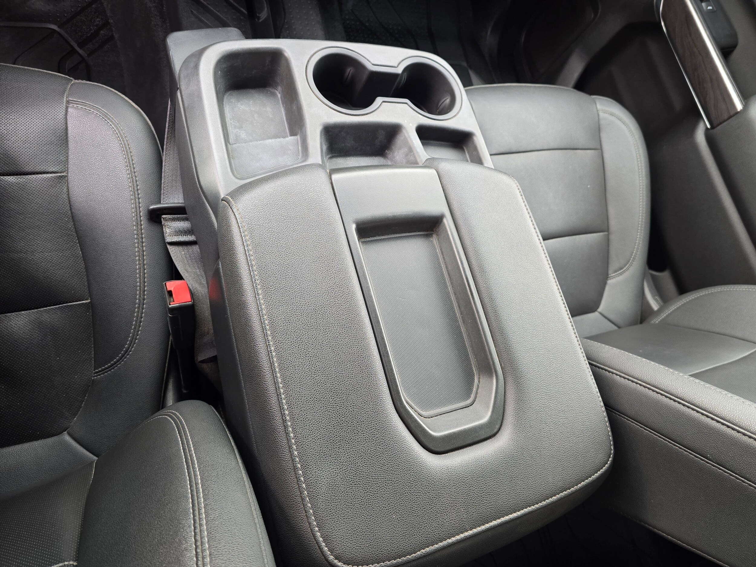 Used 2022 Summit White Chevrolet LTZ image 24