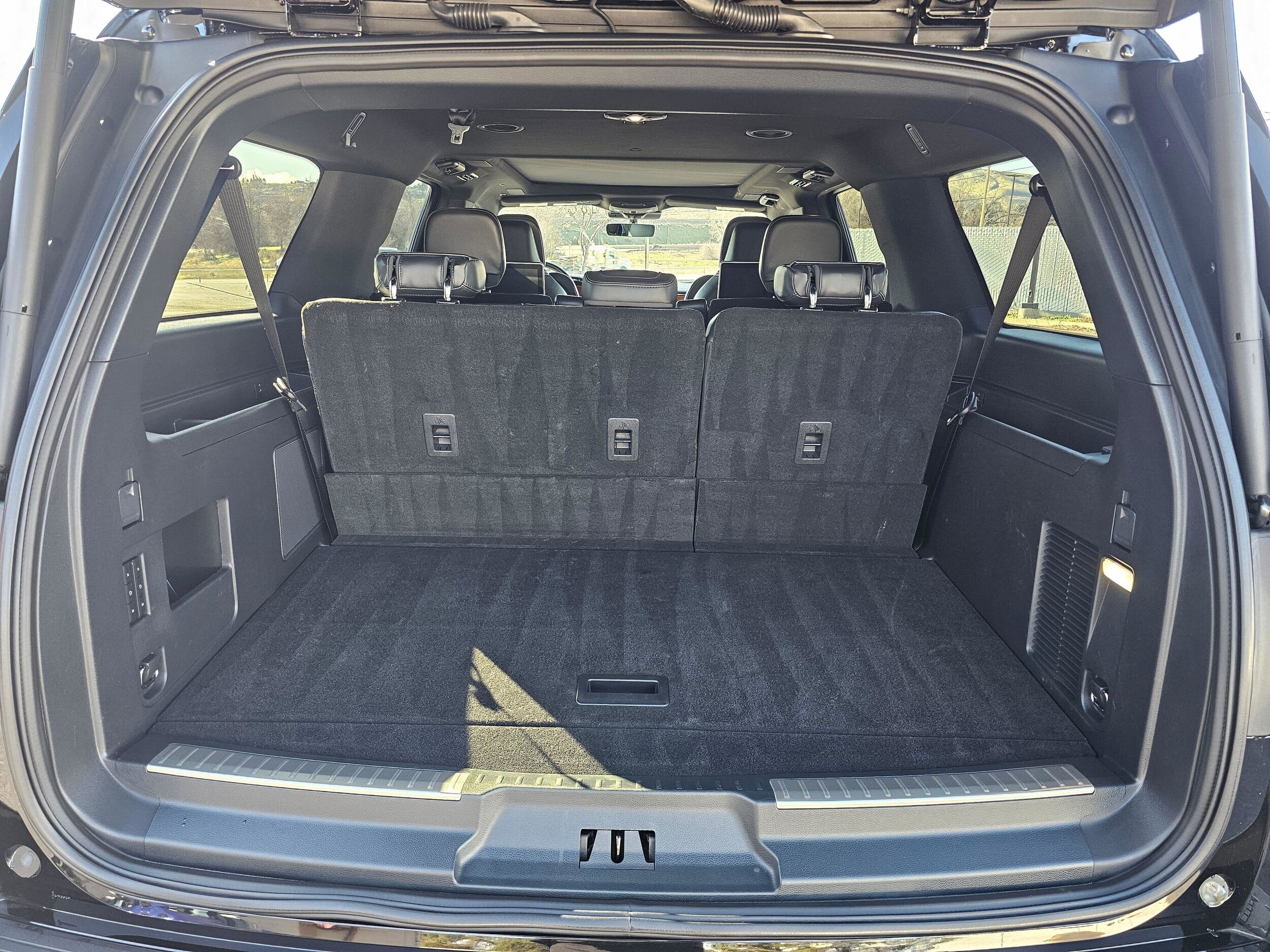 Used 2024 Infinite Black Metallic Clearcoat Lincoln Reserve image 29