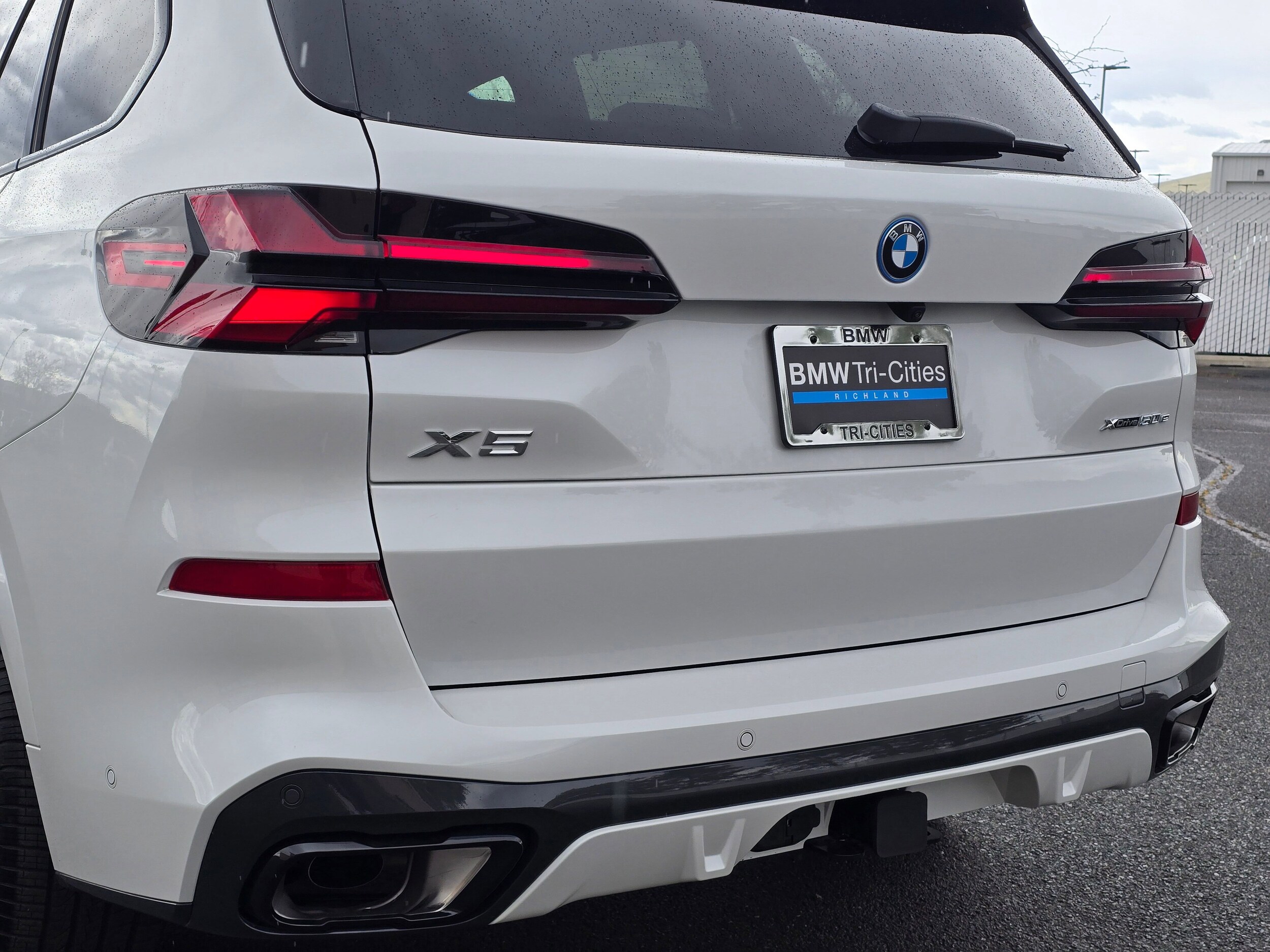 Used 2026 Mineral White Metallic BMW xDrive50e image 39