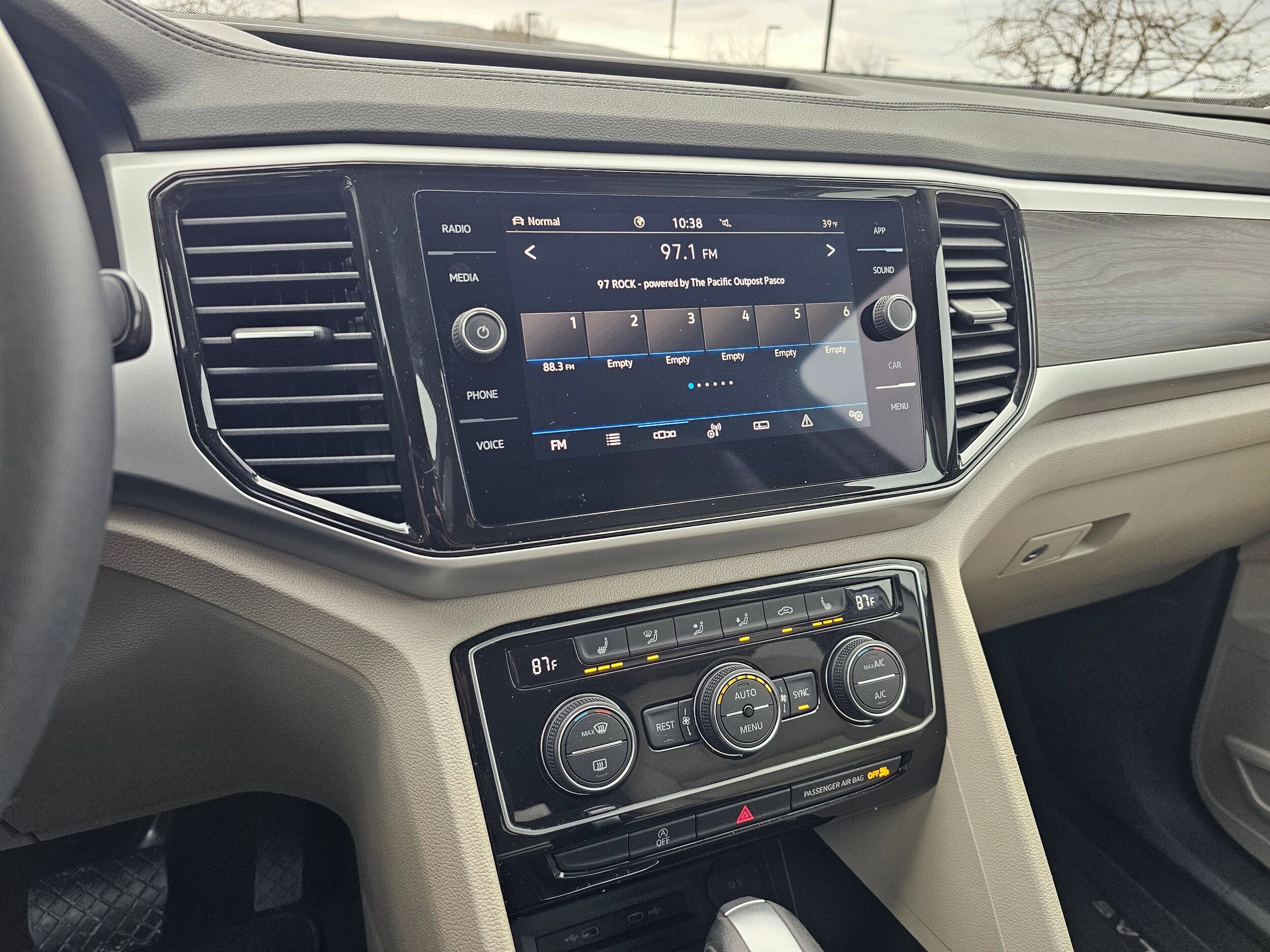 Used 2023 Pure White Volkswagen 2.0T SE w/Technology image 53