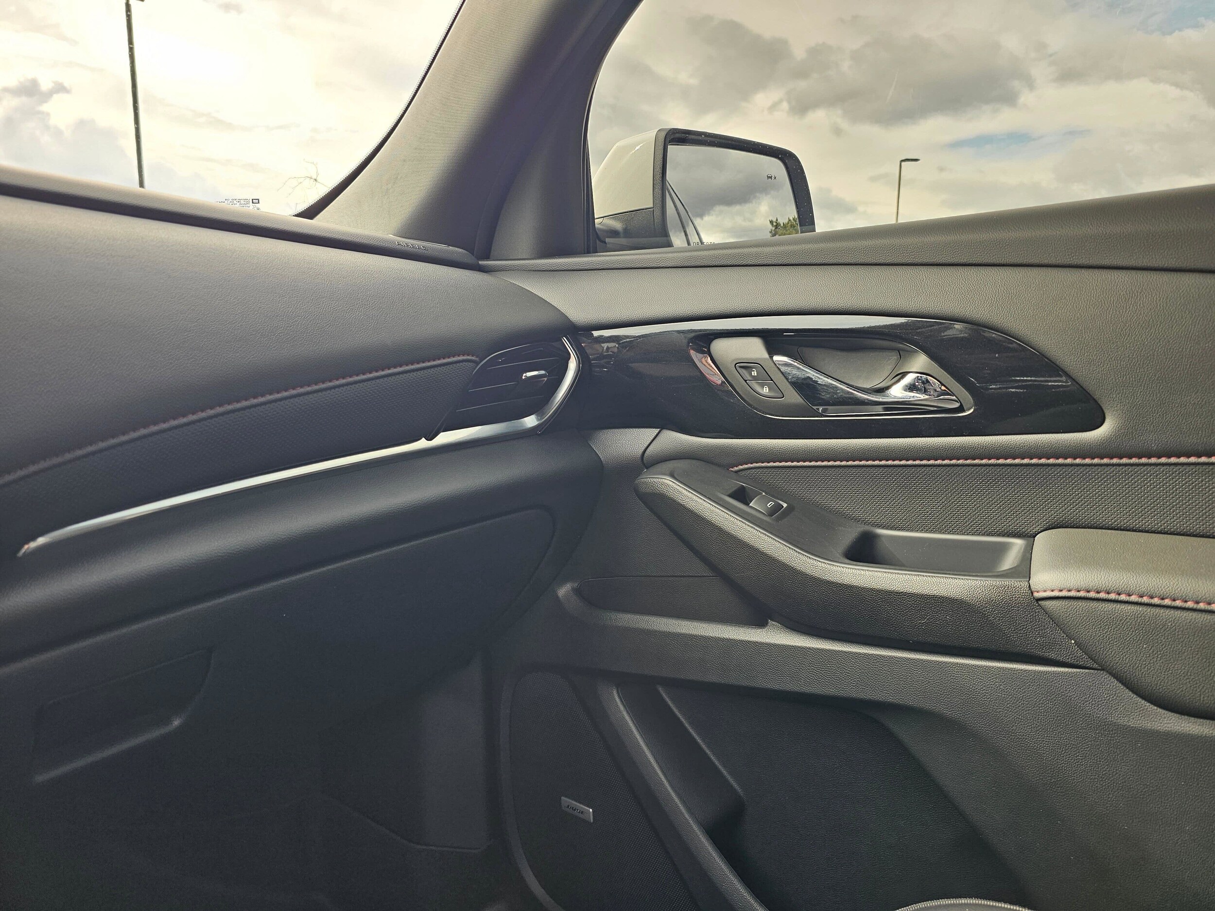 Used 2023 Iridescent Pearl Tricoat Chevrolet RS image 26