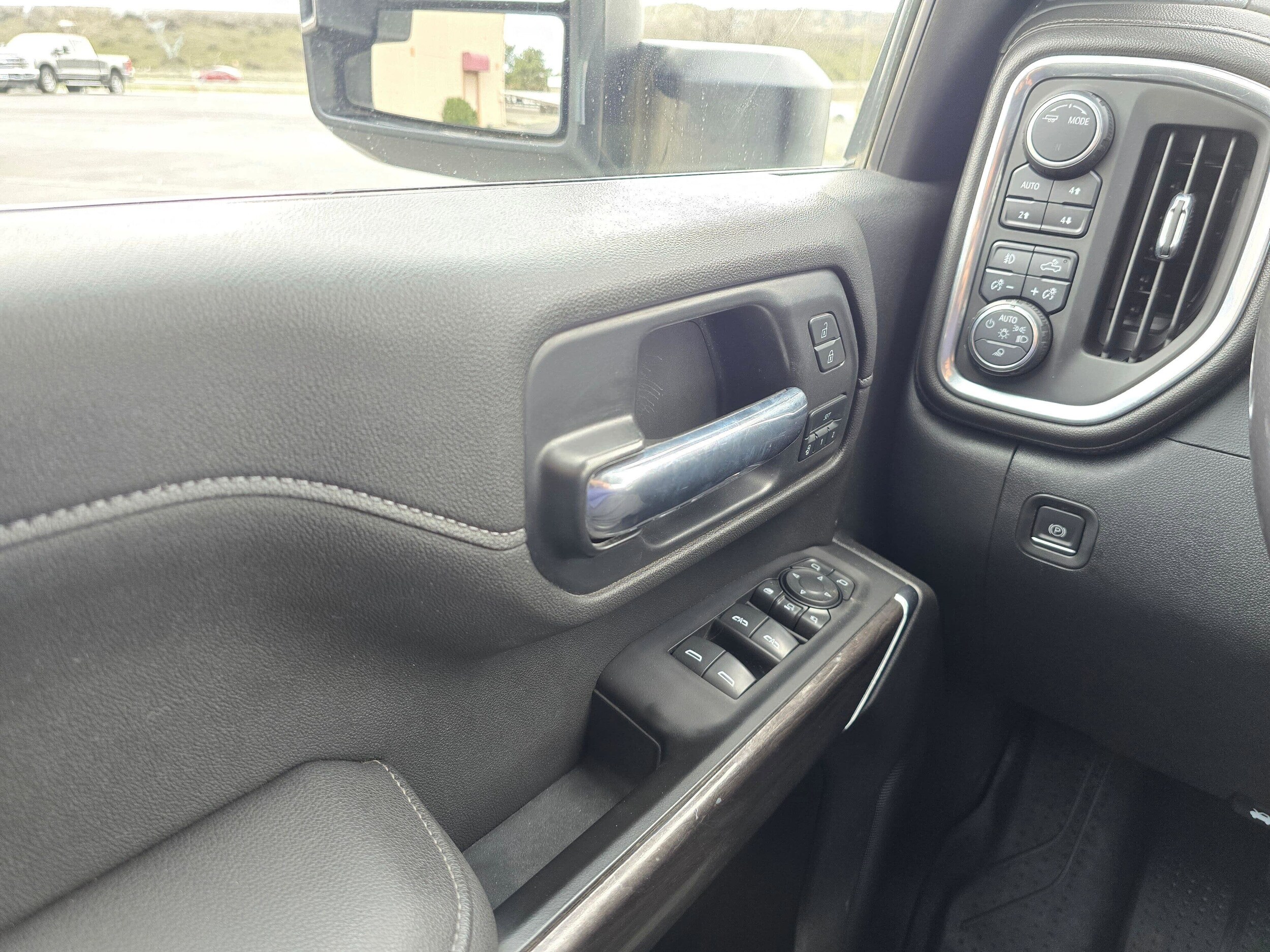 Used 2022 Summit White Chevrolet LTZ image 28